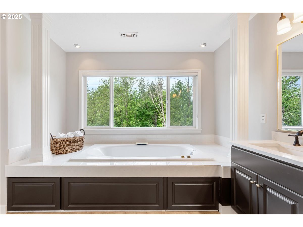 28563 SW CASCADE LOOP