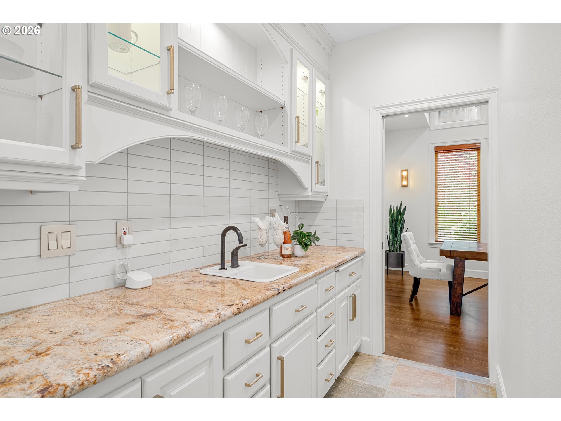 1811 NW CEDAR RIDGE DR