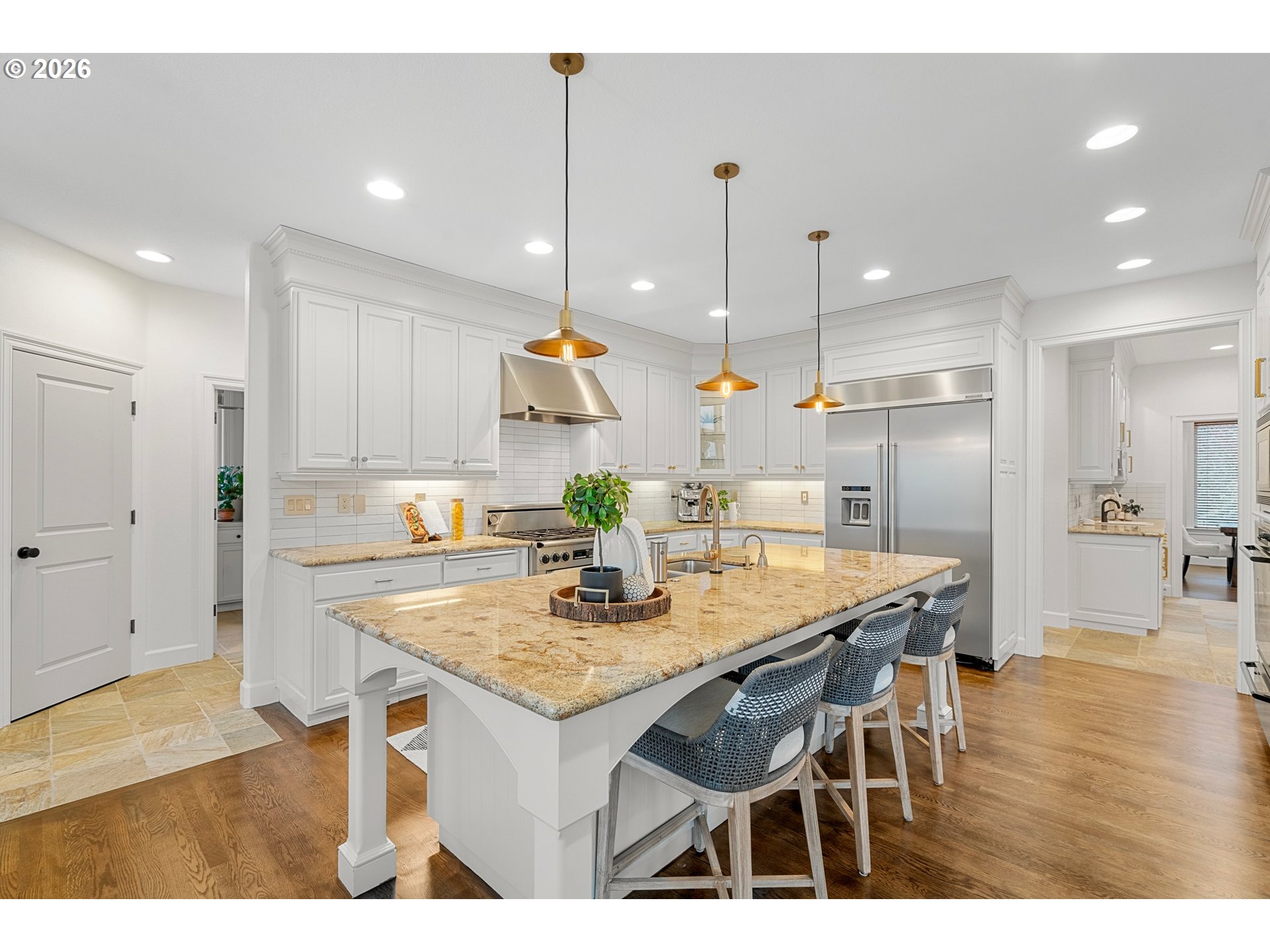 1811 NW CEDAR RIDGE DR