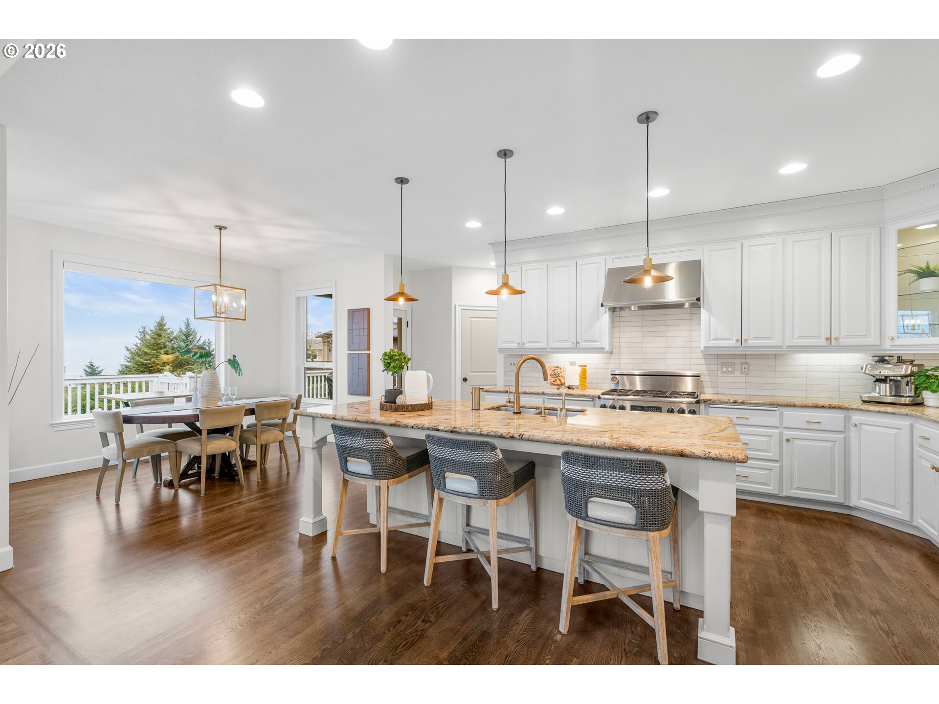 1811 NW CEDAR RIDGE DR