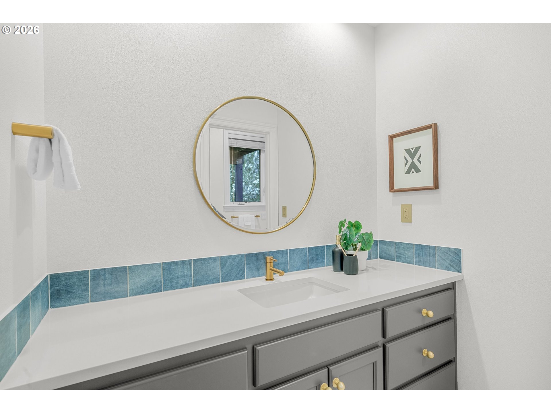 1811 NW CEDAR RIDGE DR