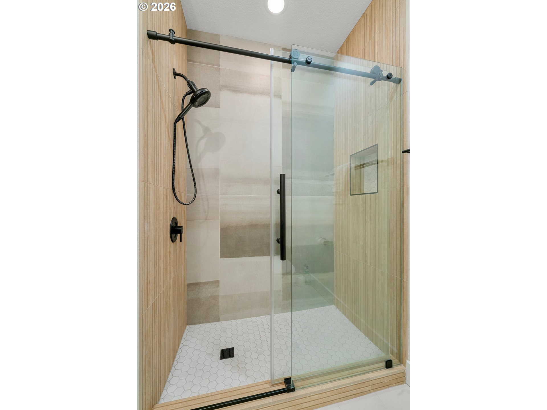 1811 NW CEDAR RIDGE DR