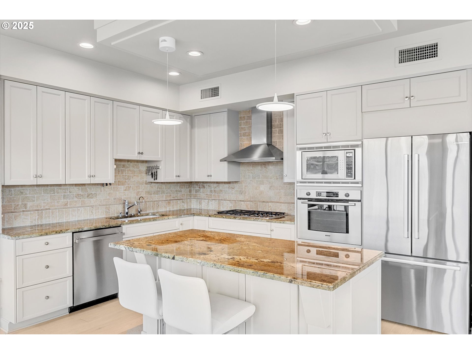 1900 S RIVER DR N402