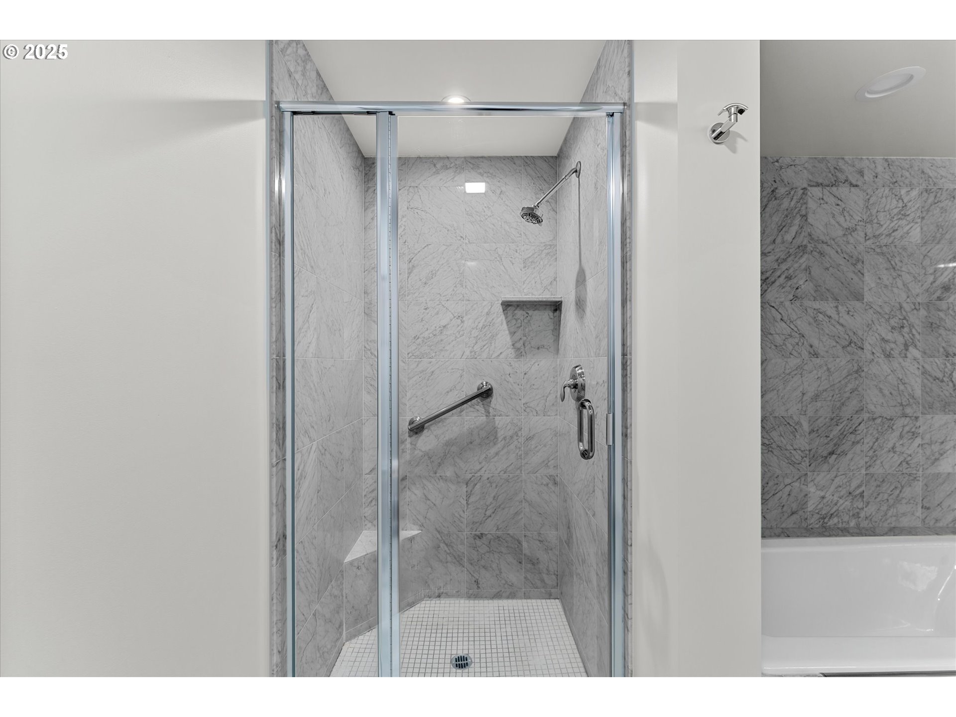 1900 S RIVER DR N402