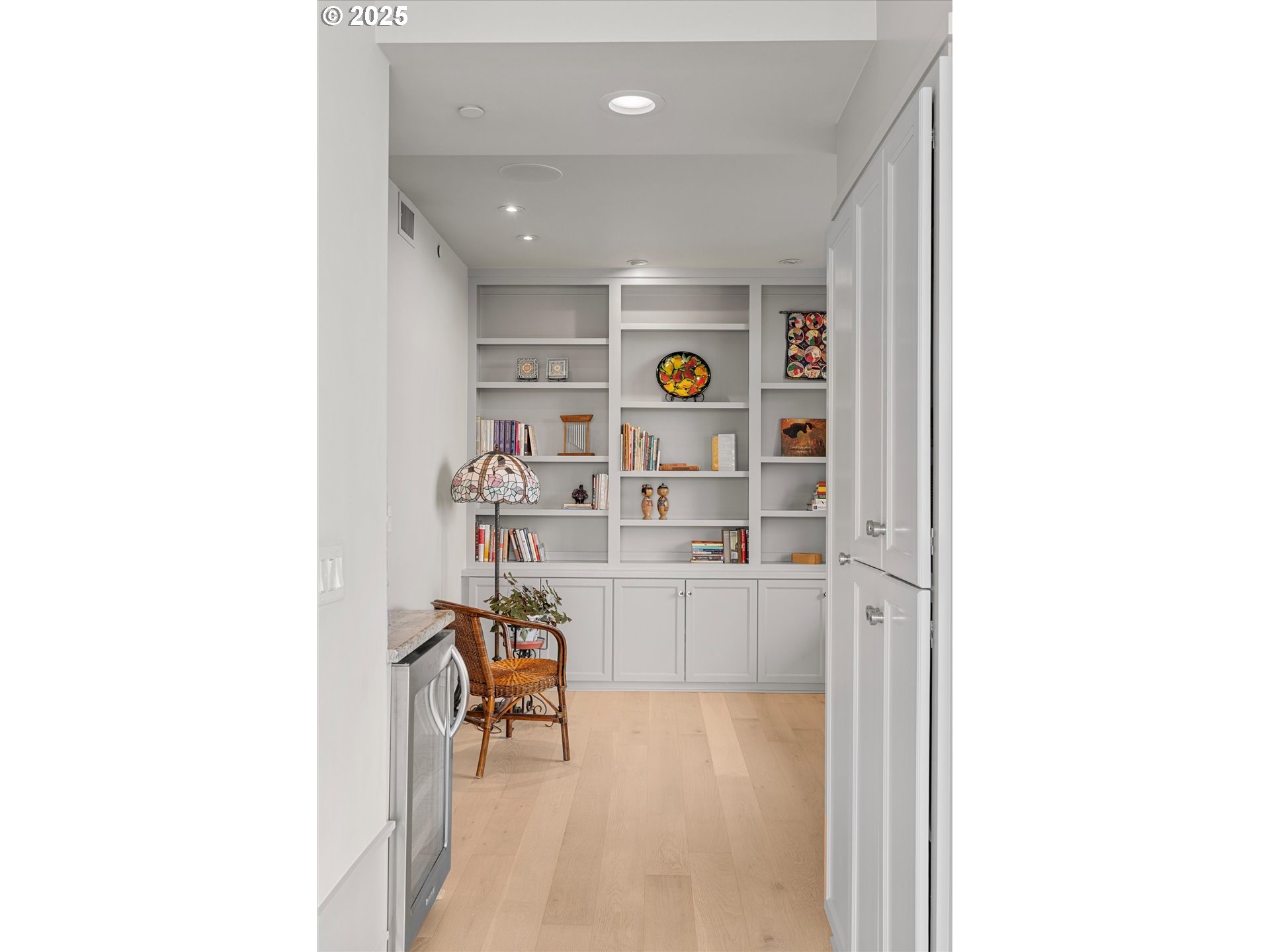 1900 S RIVER DR N402