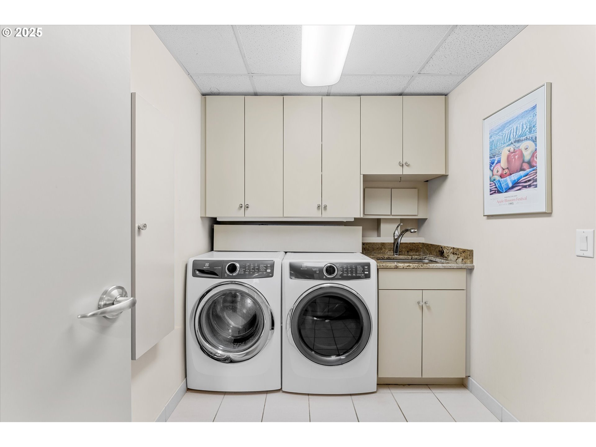 1900 S RIVER DR N402