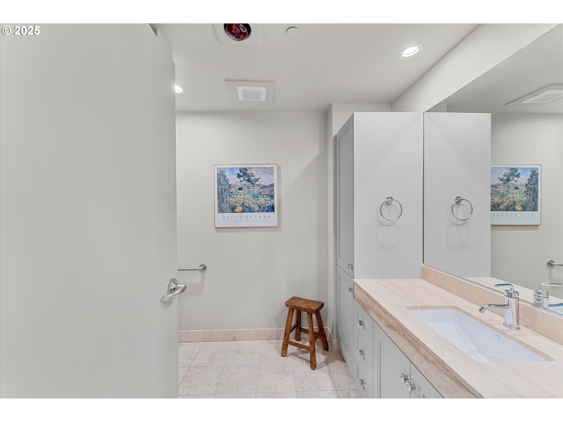 1900 S RIVER DR N402