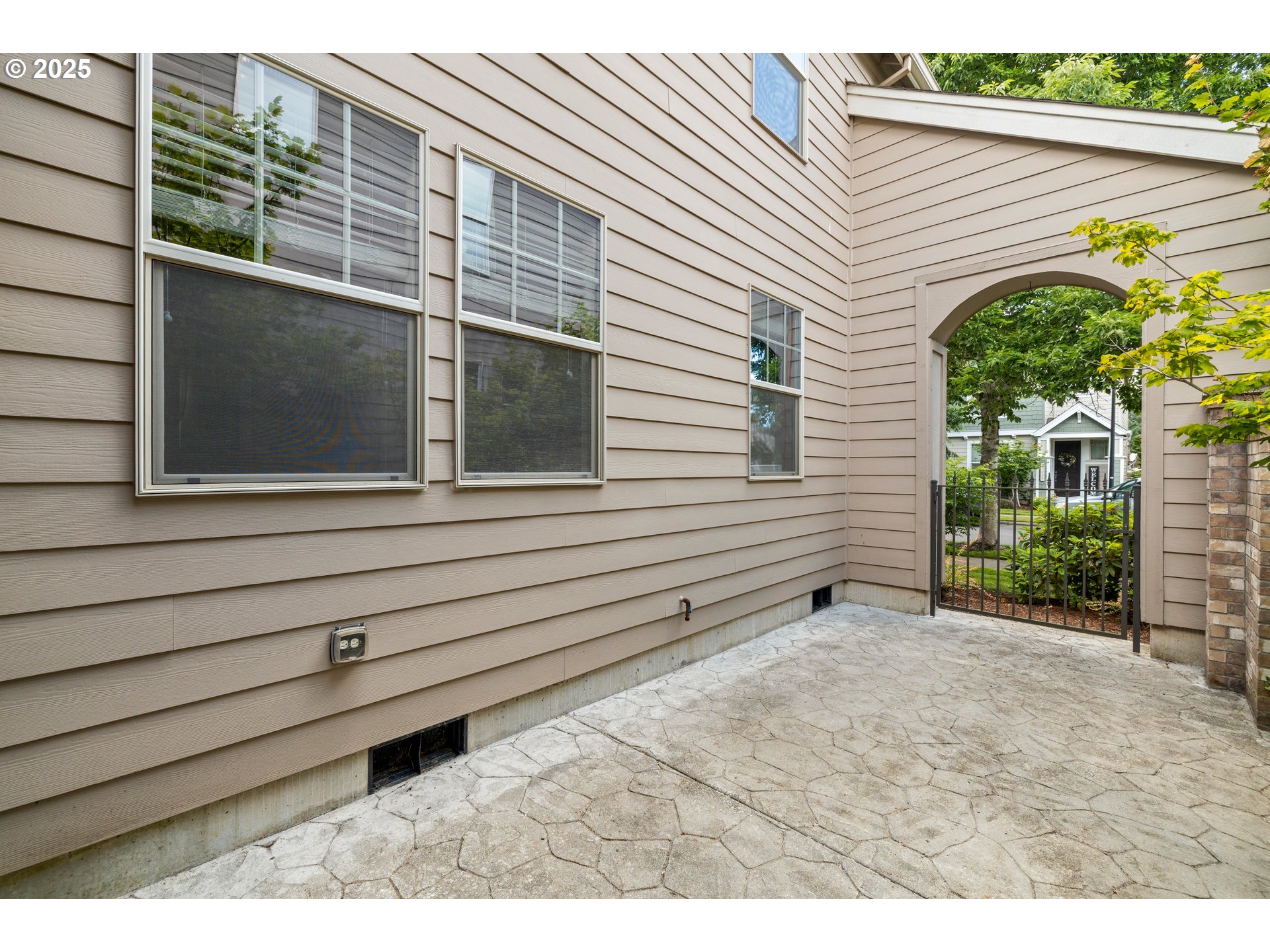 17292 SW MONTAGUE WAY