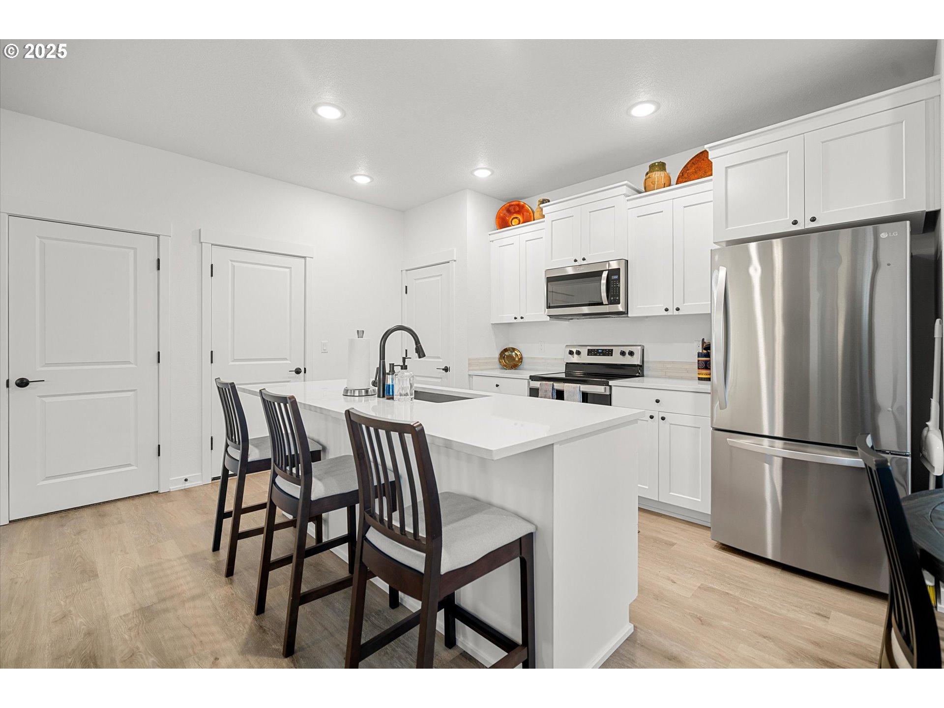 422 NE TIMBERLINE ST