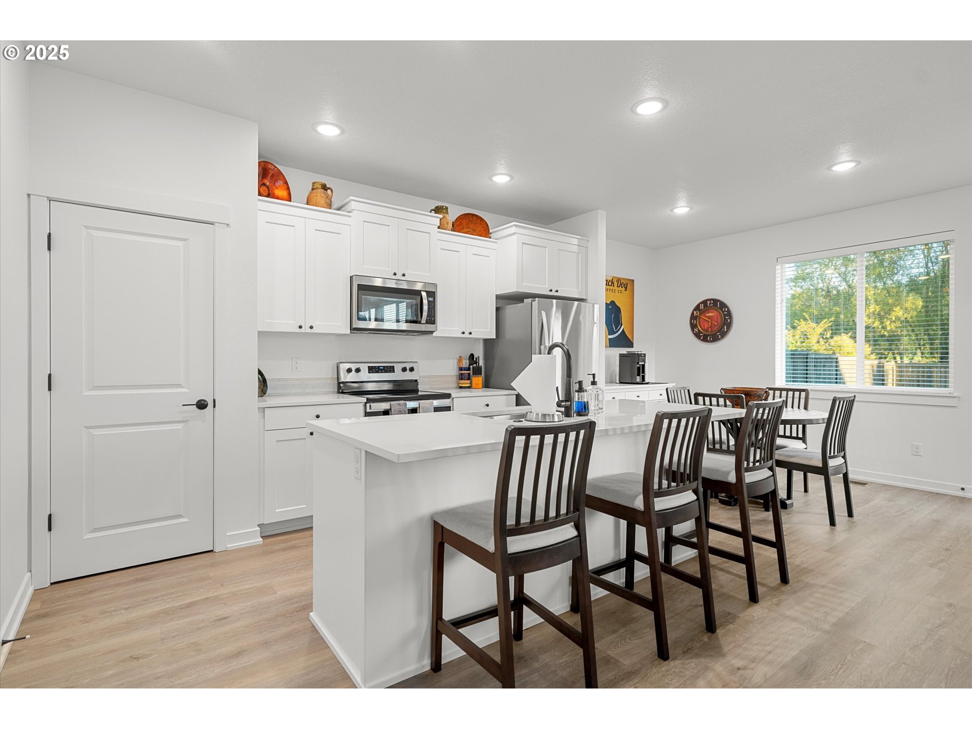 422 NE TIMBERLINE ST