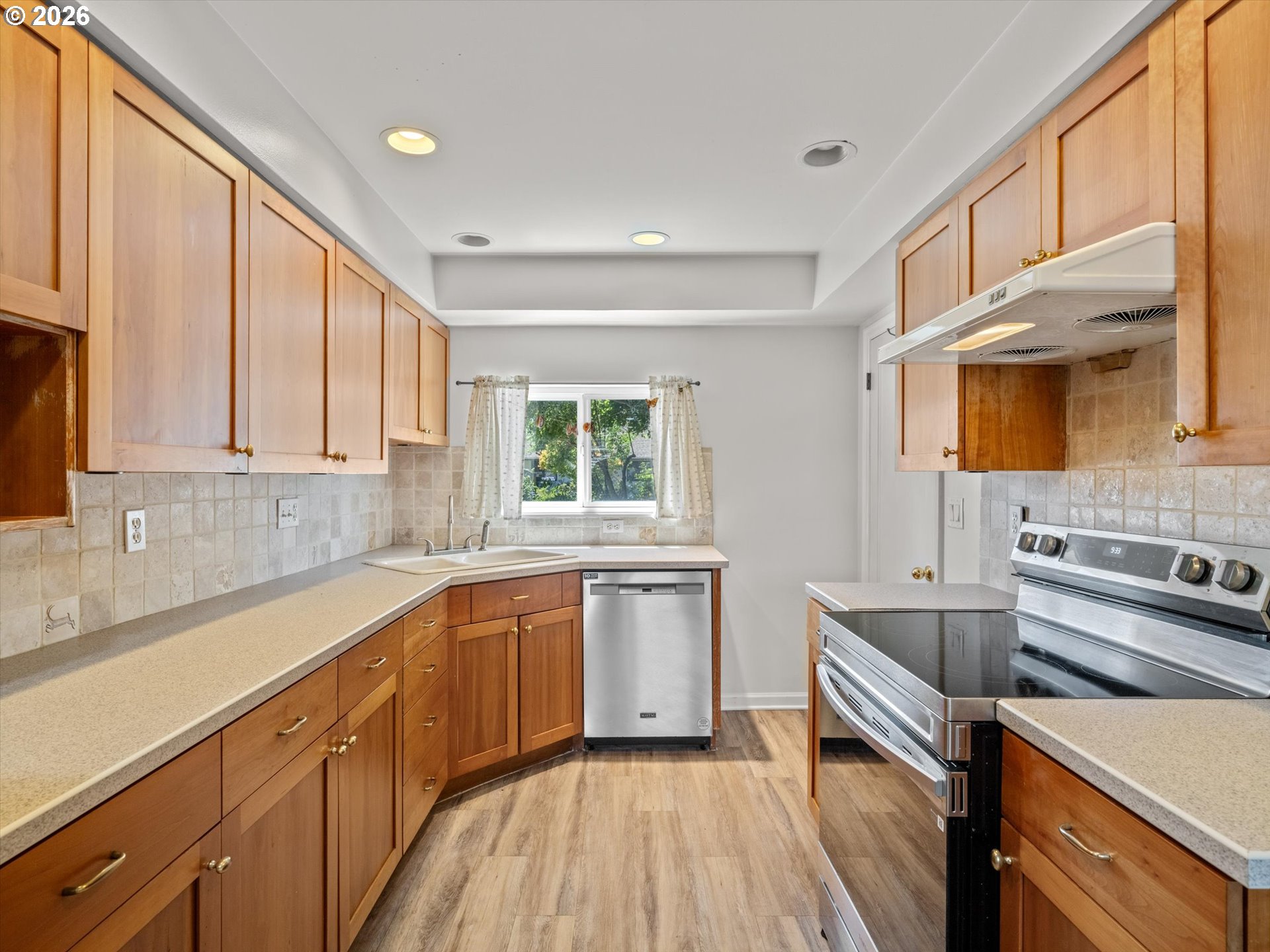 6144 N WILLAMETTE BLVD