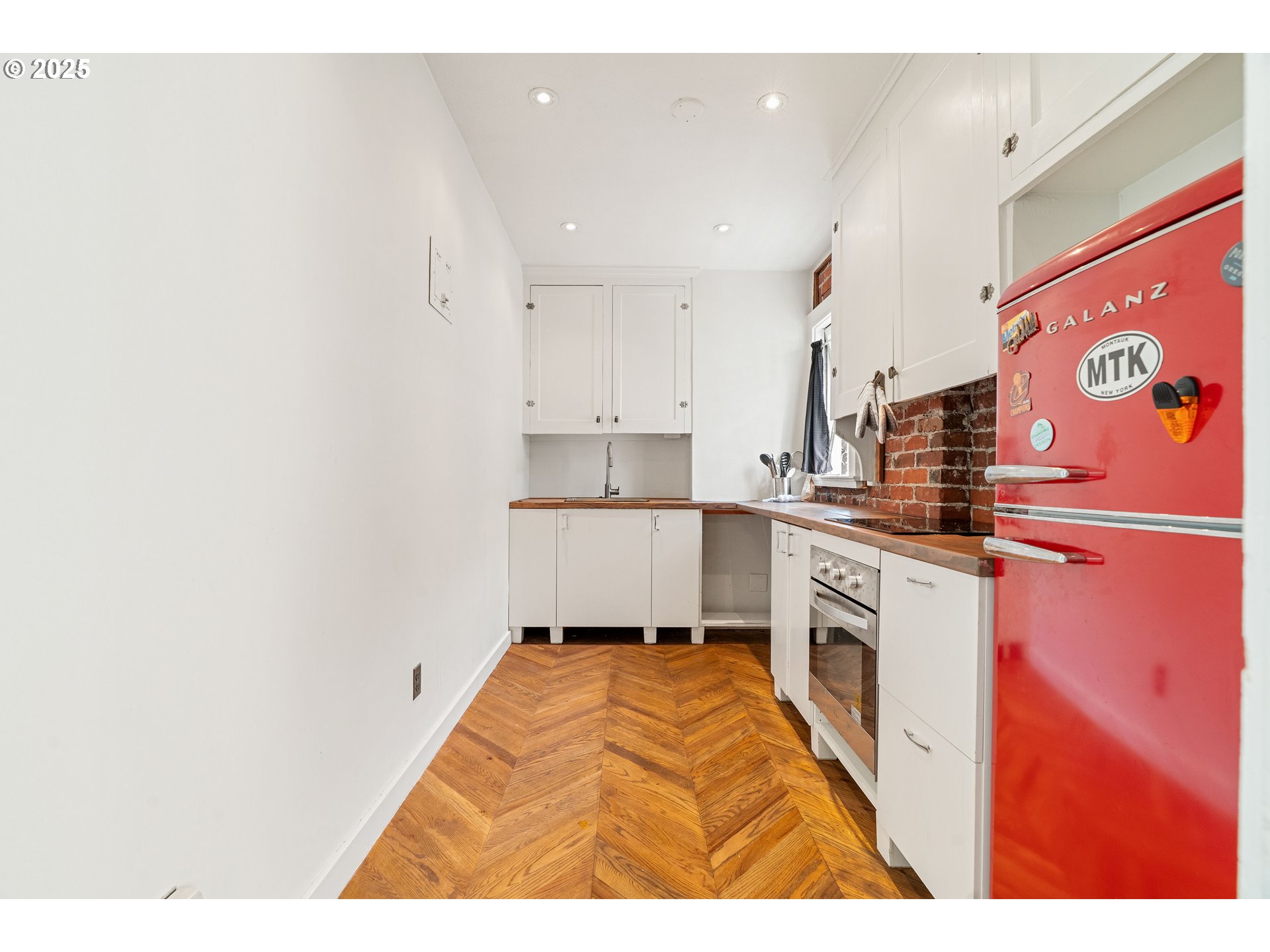 1811 NW COUCH ST 506