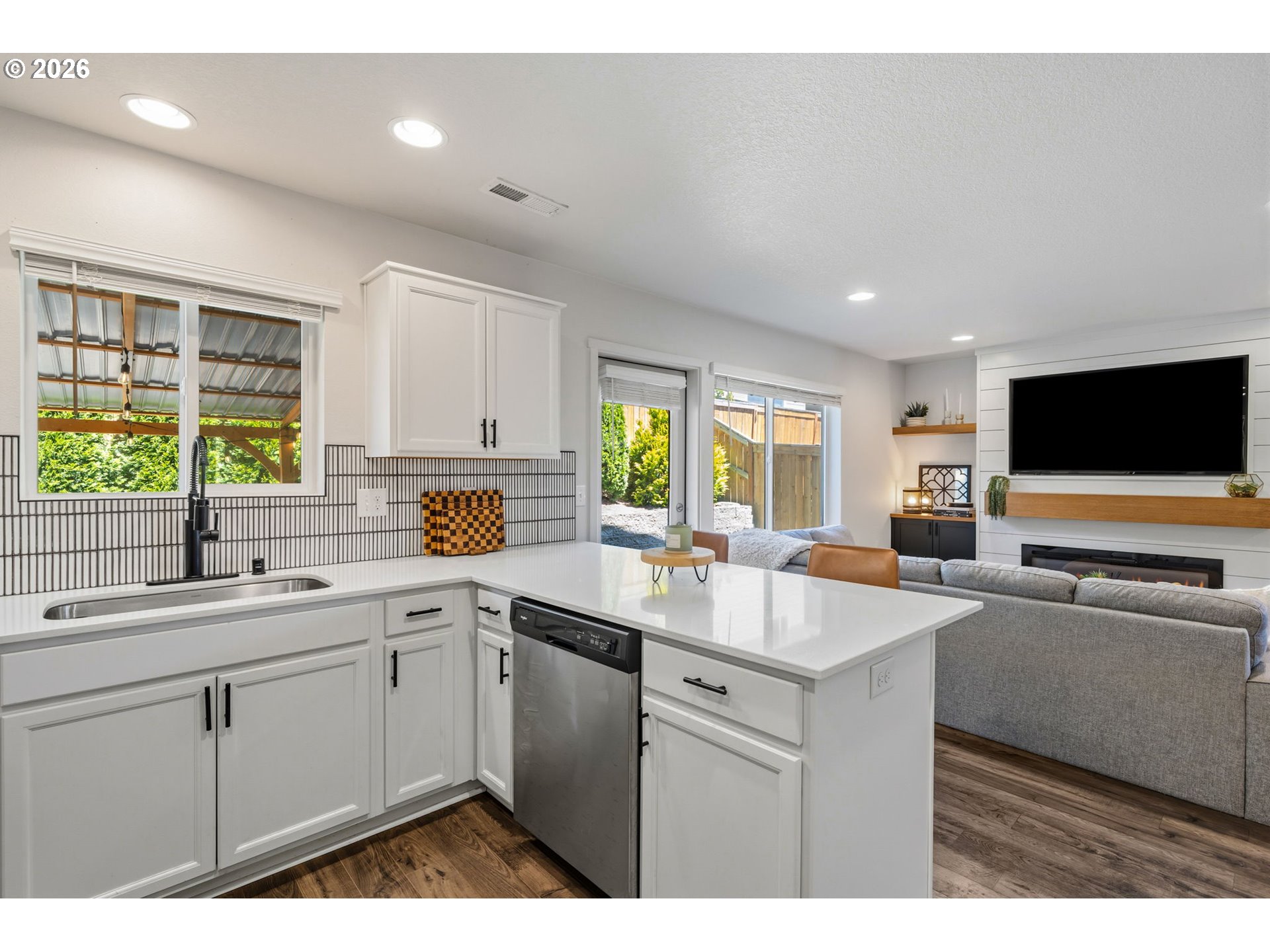 2100 S MEADOWLARK LOOP