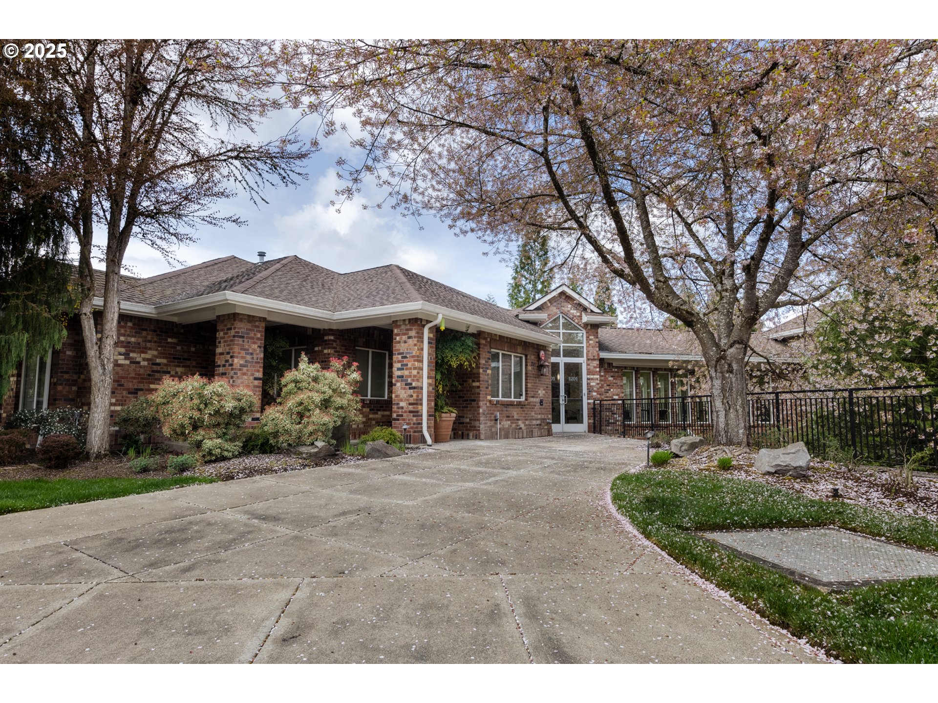 1130 NE HORIZON LOOP 1605