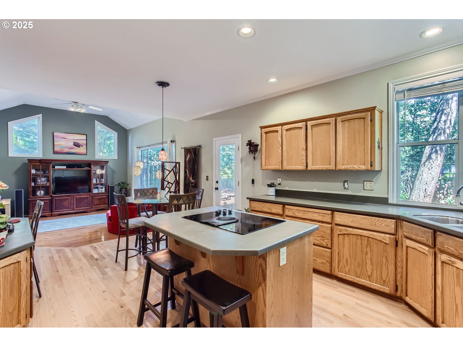 8570 SW THOROUGHBRED PL