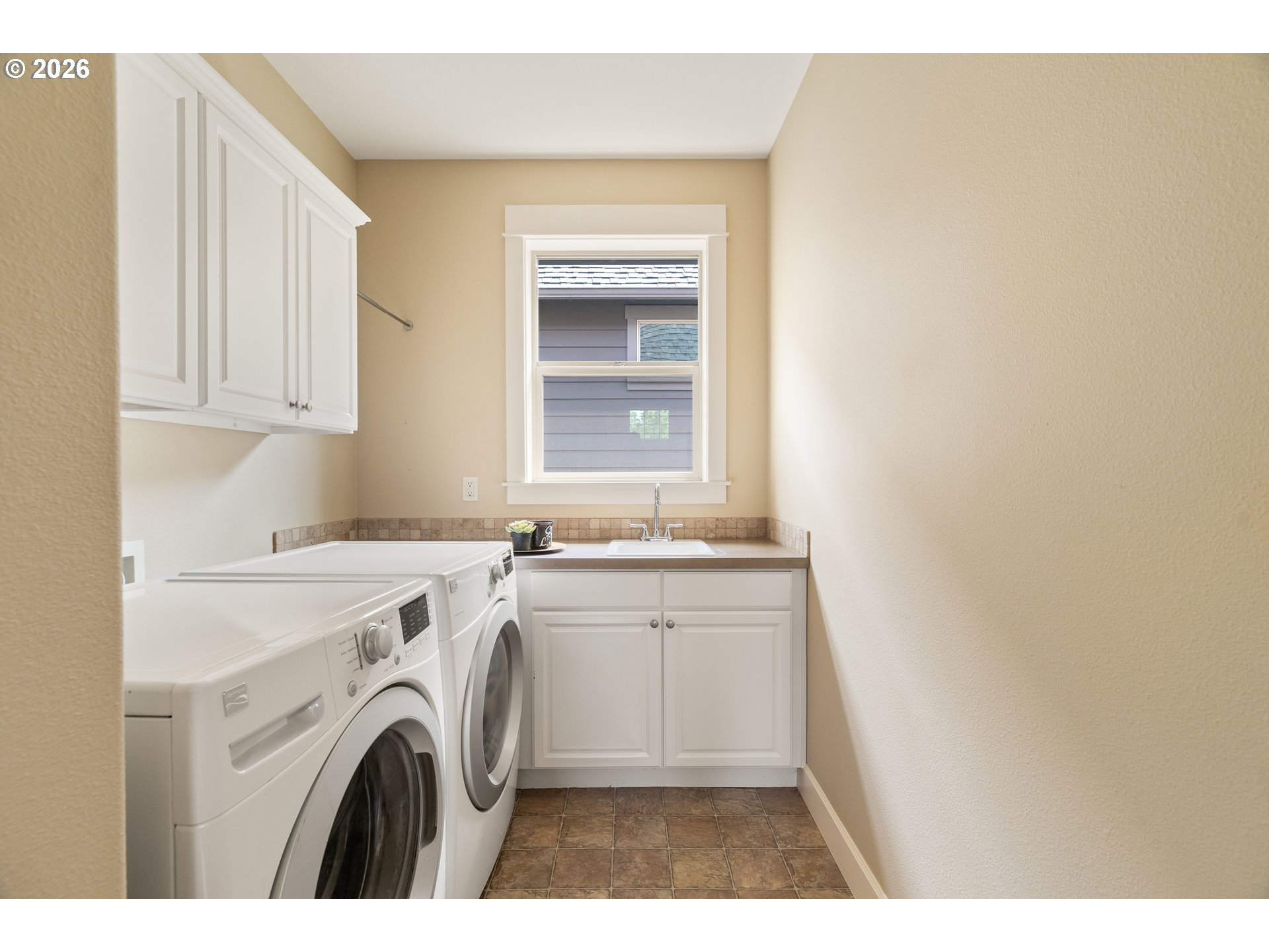 8175 SW LAURELWOOD CT