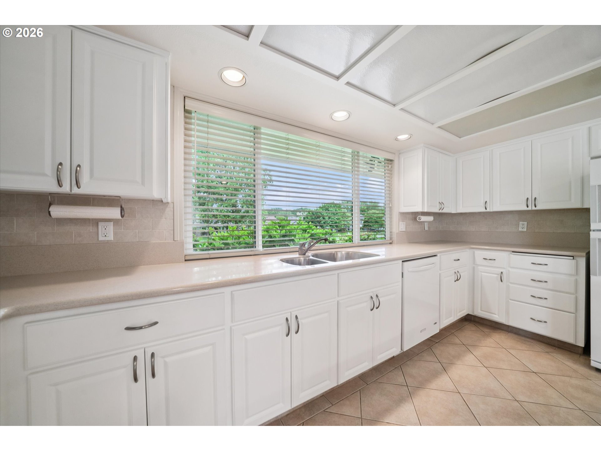 7177 SW LAKE BLUFF CT