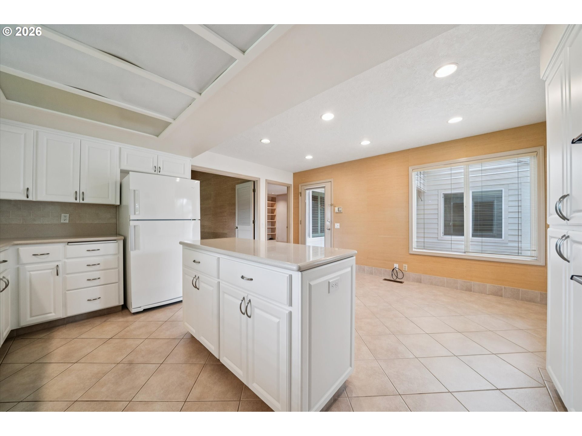 7177 SW LAKE BLUFF CT