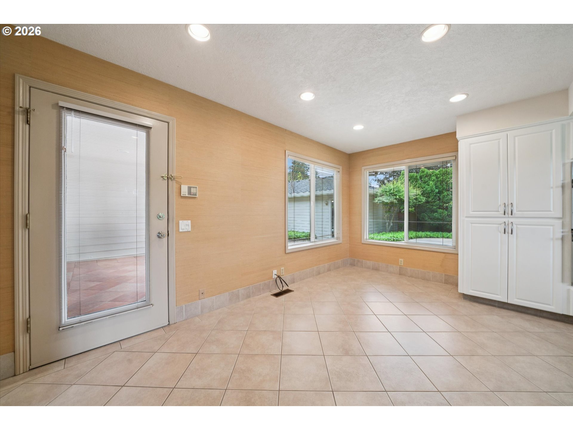 7177 SW LAKE BLUFF CT