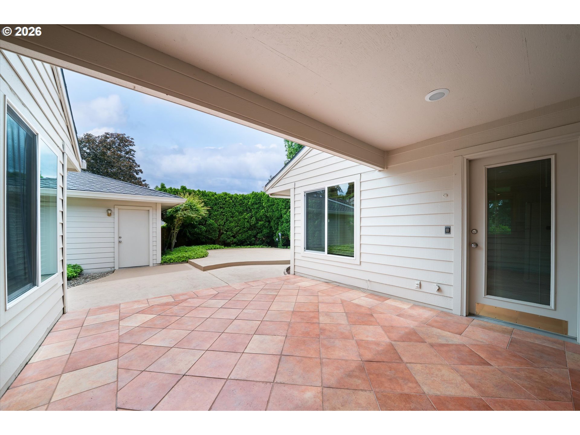 7177 SW LAKE BLUFF CT