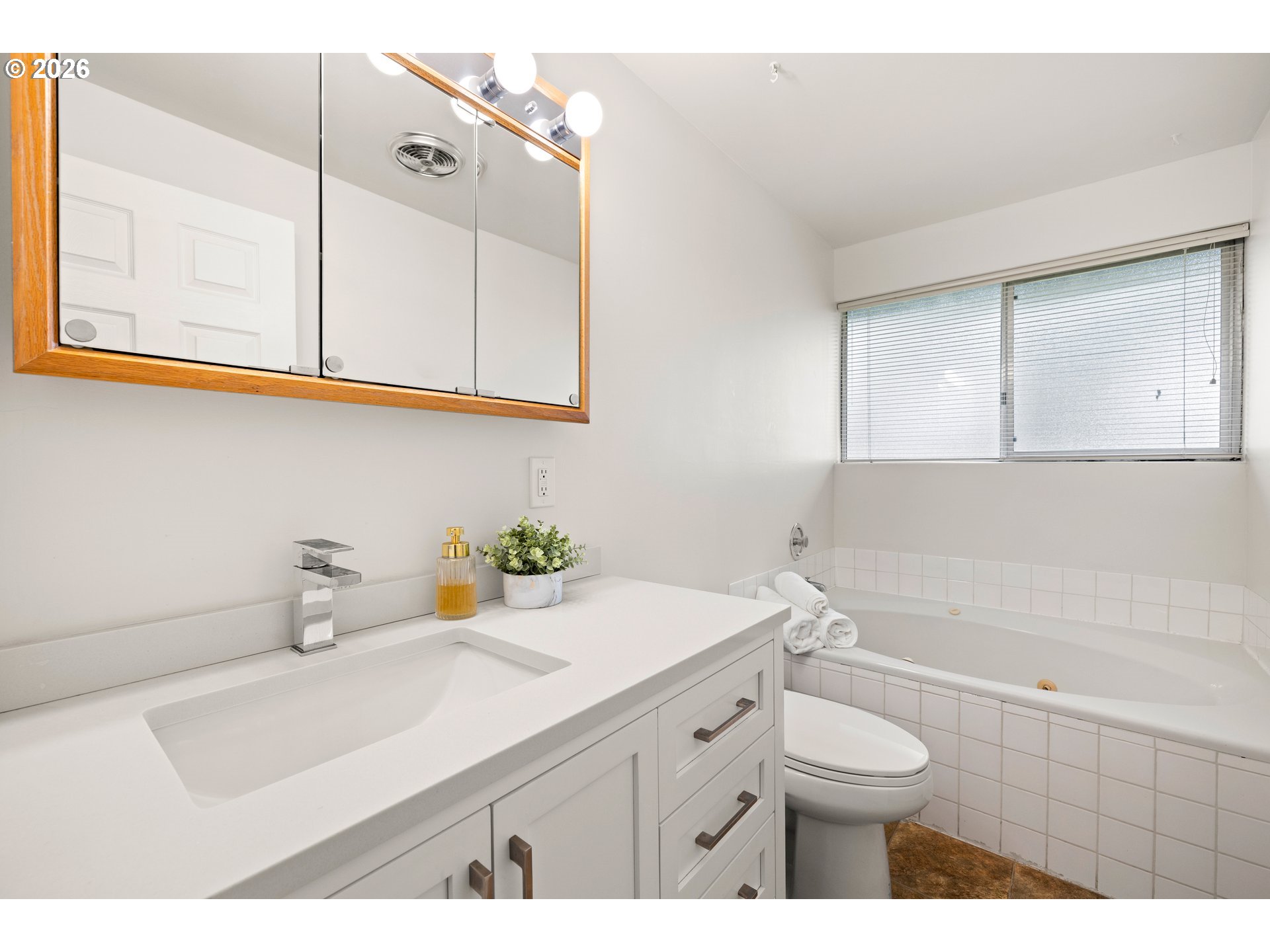 6368 SE PINE CREEK WAY