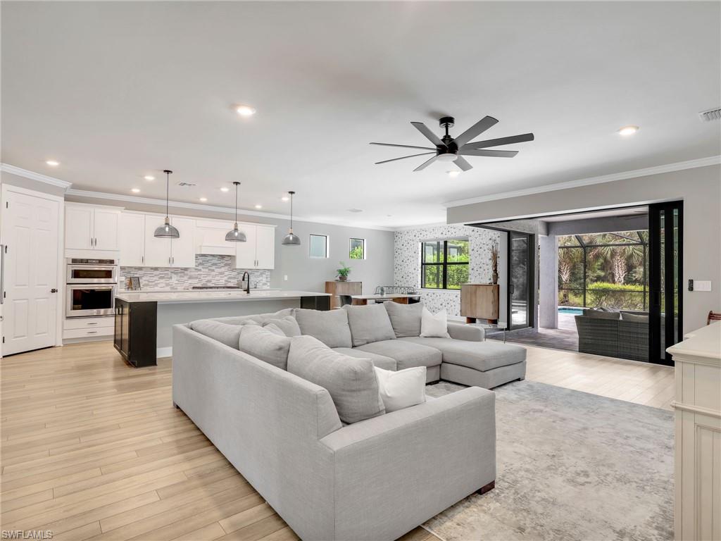 9487 Greyhawk TRL