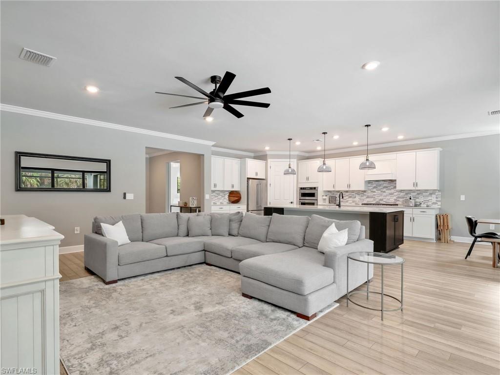 9487 Greyhawk TRL