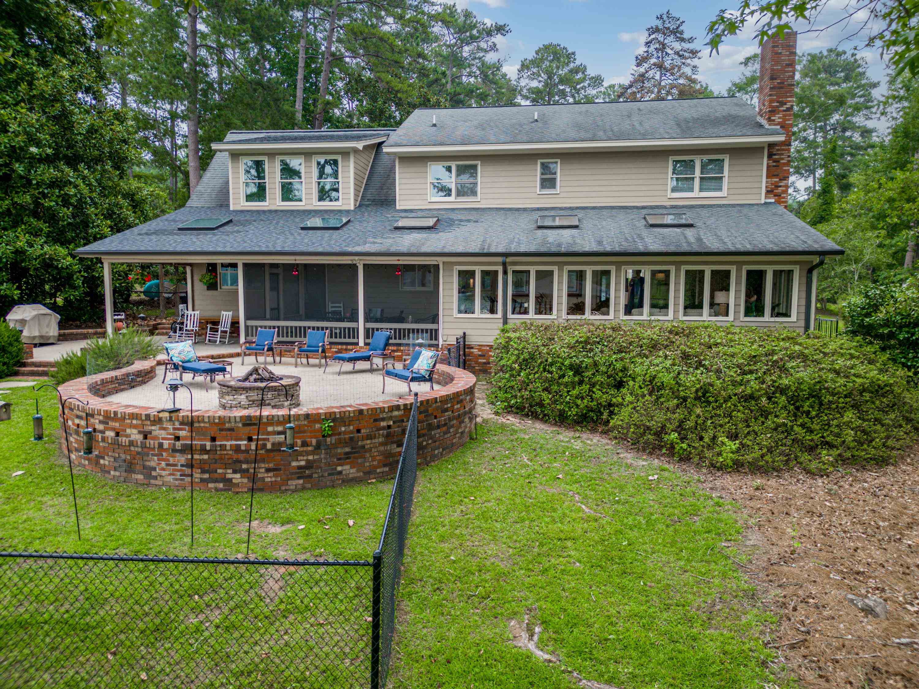 205 W LAKEVIEW DRIVE Unit: NE