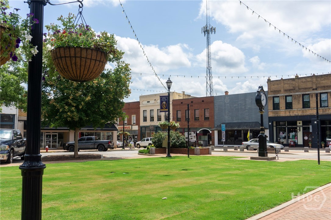 106 N Alexander Avenue