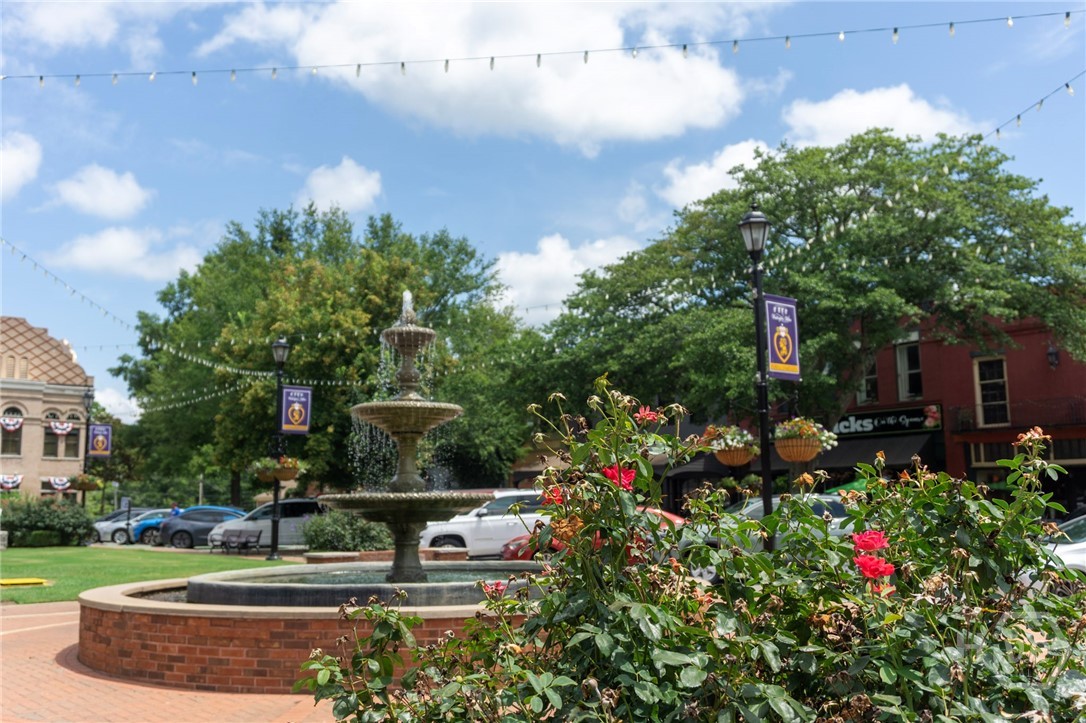 106 N Alexander Avenue