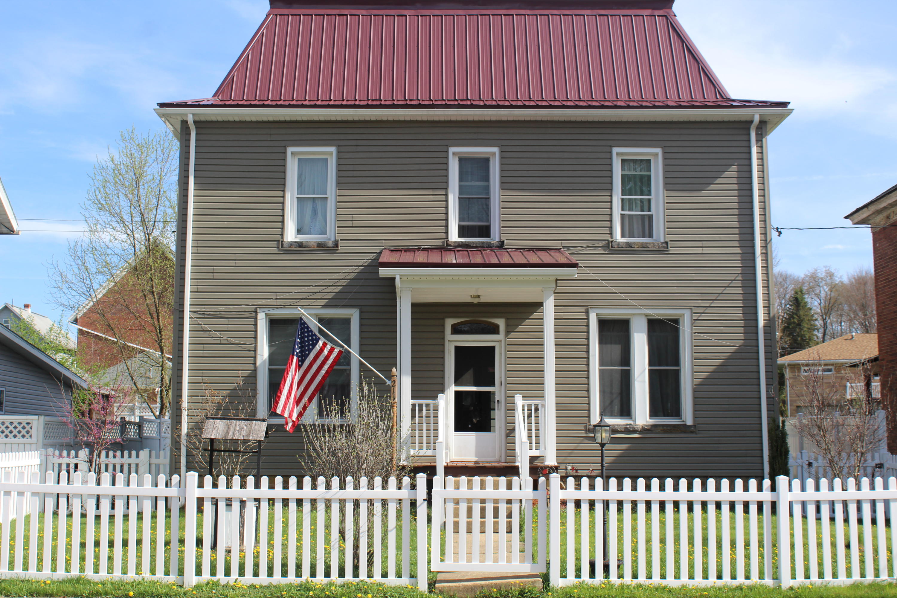 211 FULLER AVE