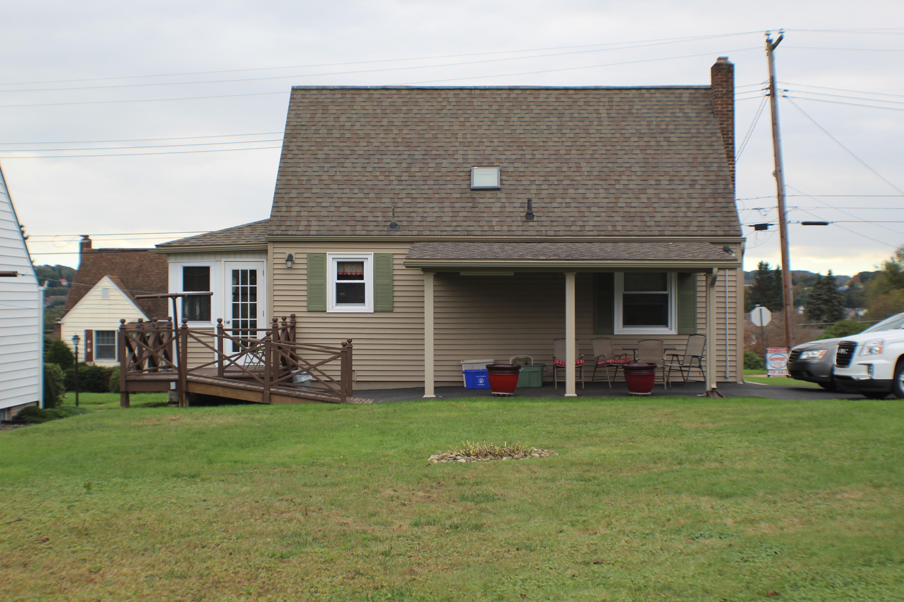 320 W GARFIELD AVE