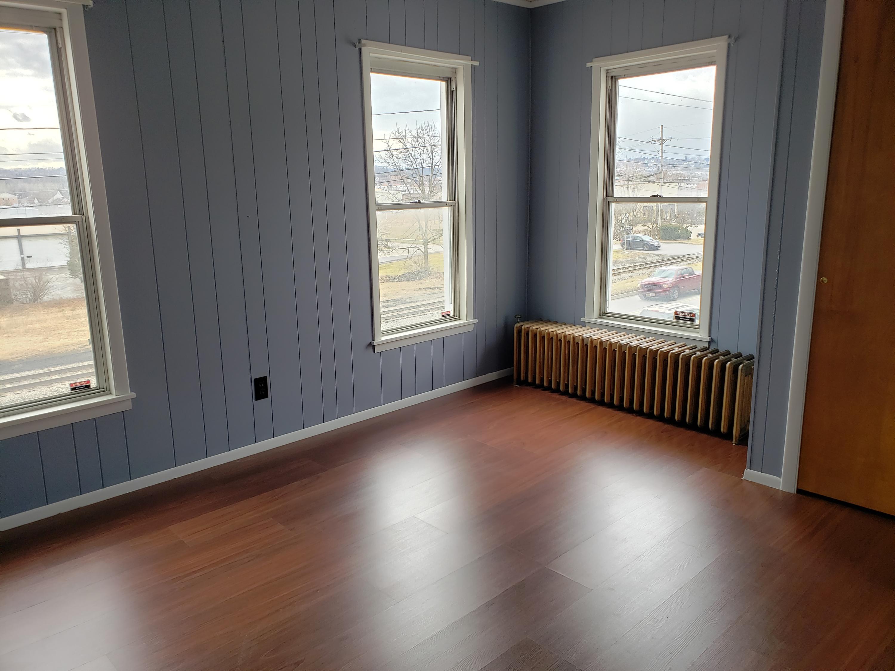 509 E DUBOIS AVE