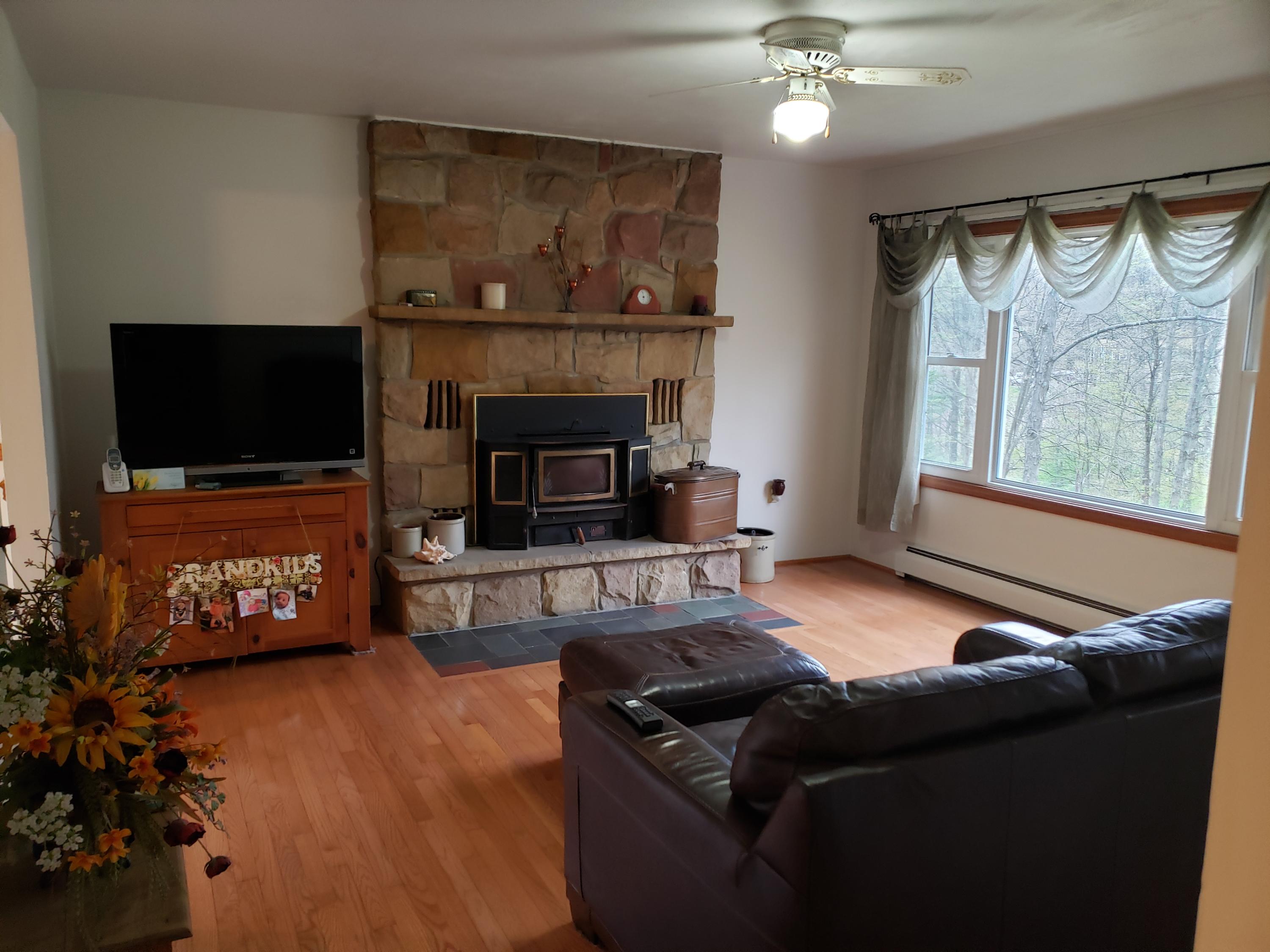 106 MIDDLE RIDGE RD