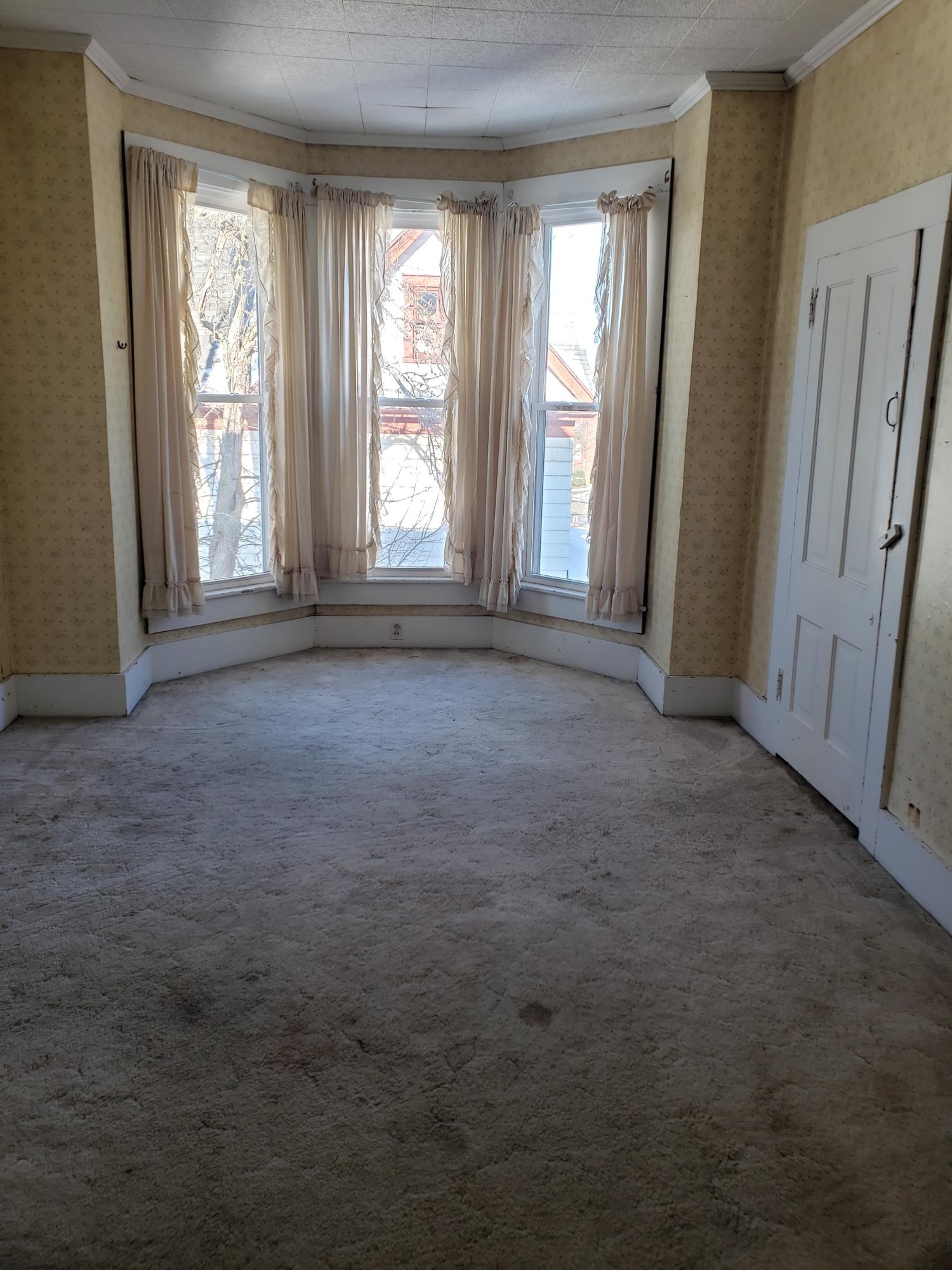 737 E MAIN ST