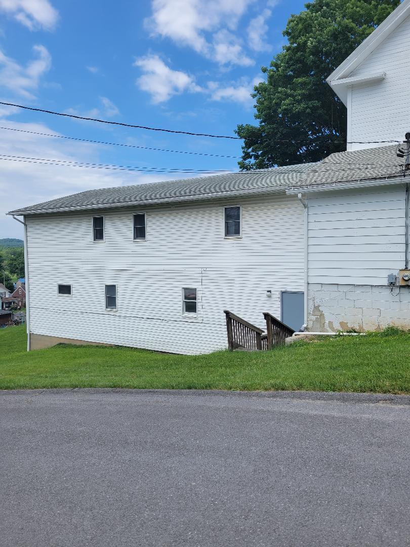 737 E MAIN ST
