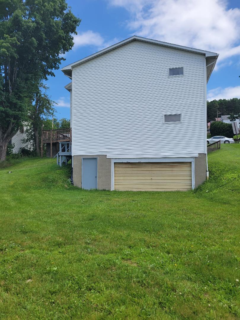 737 E MAIN ST