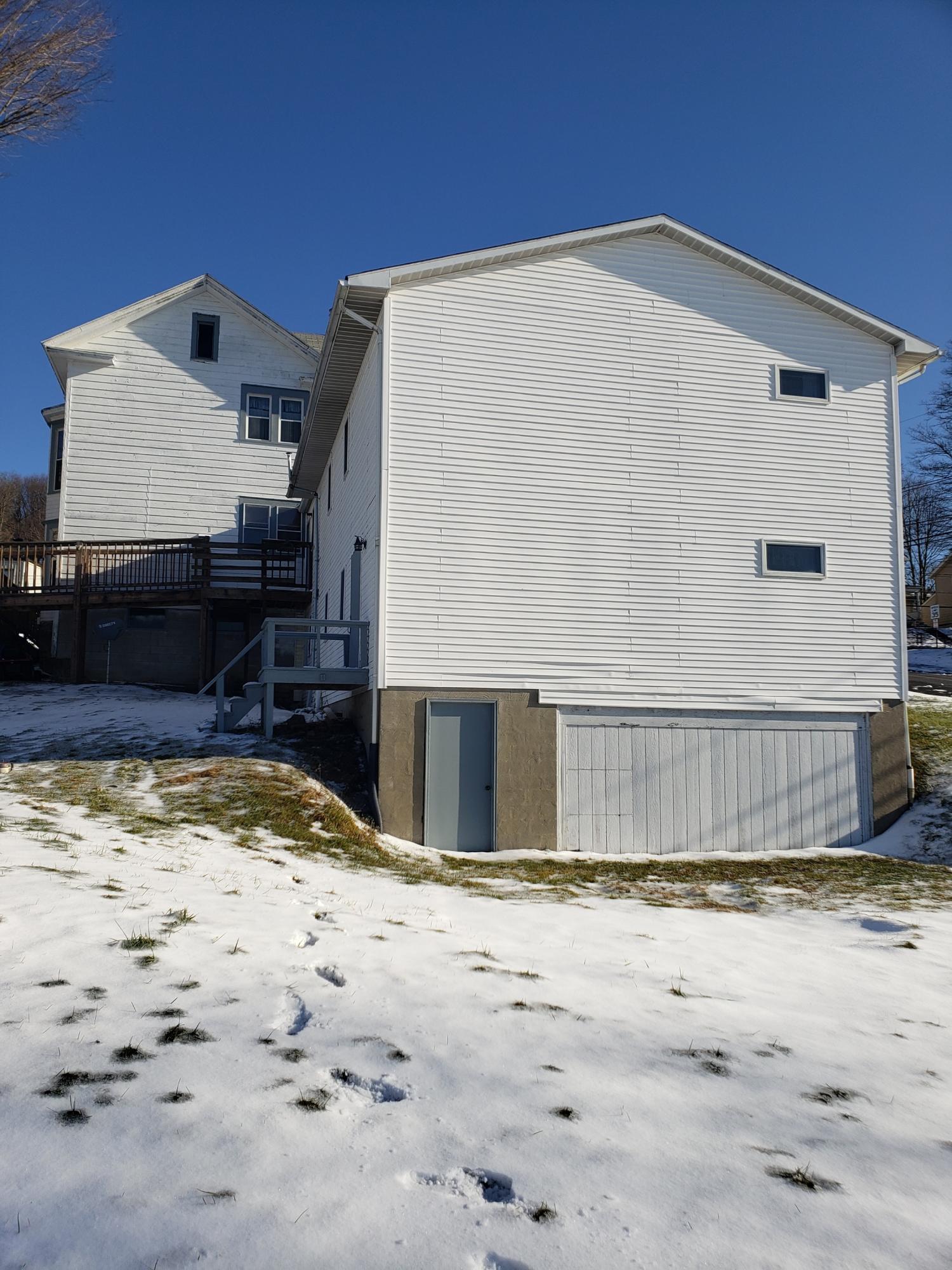 737 E MAIN ST