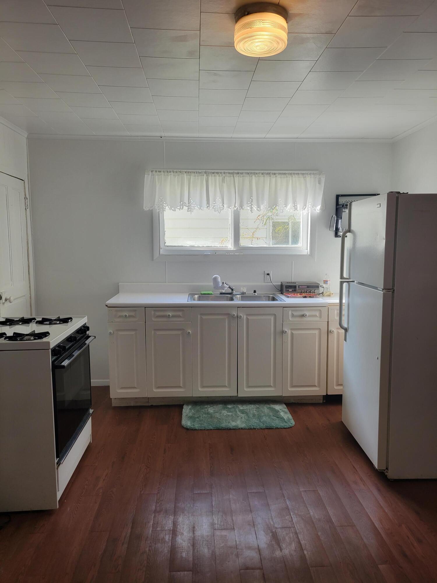 374 E MAIN ST