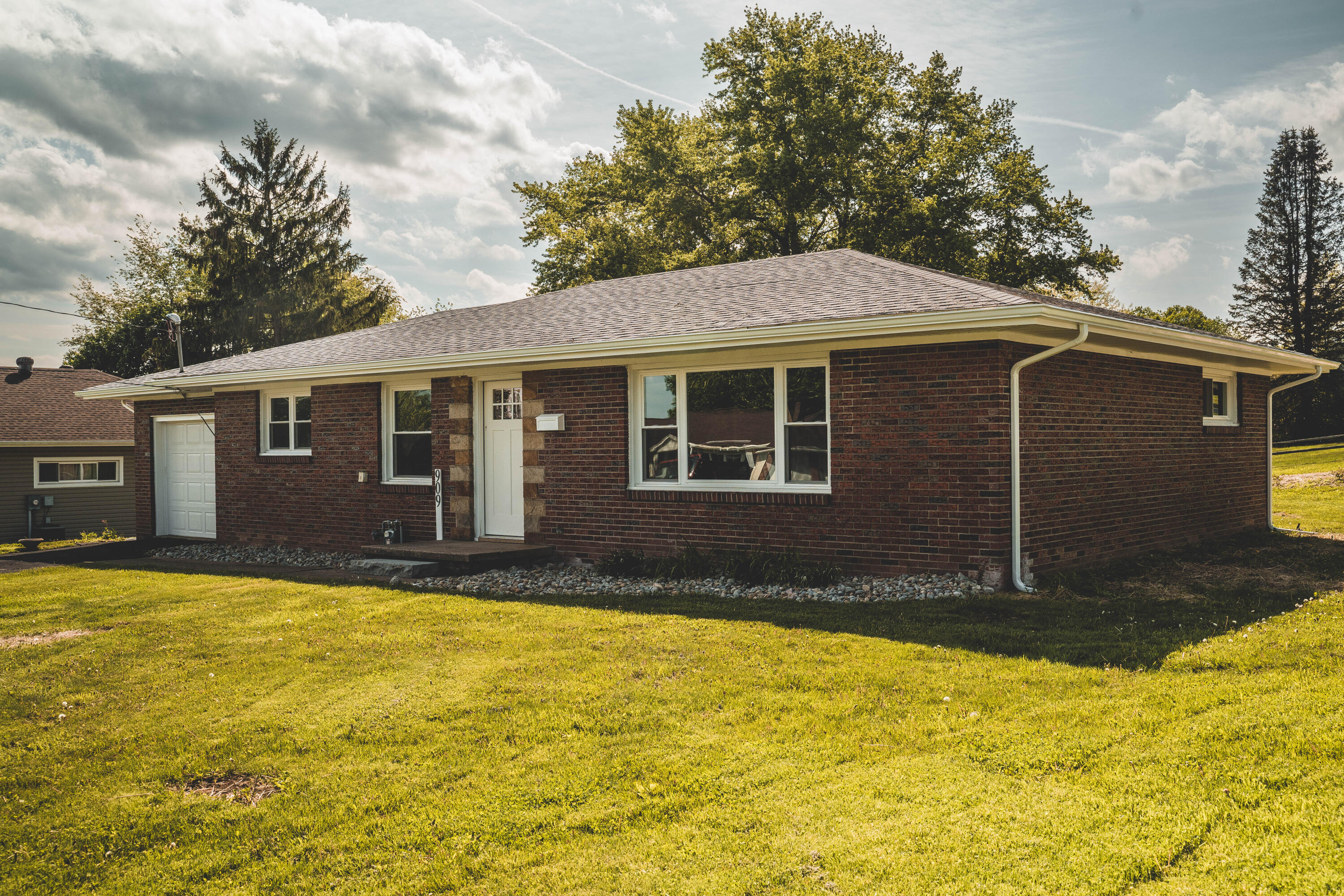 909 GREEN GLEN DR
