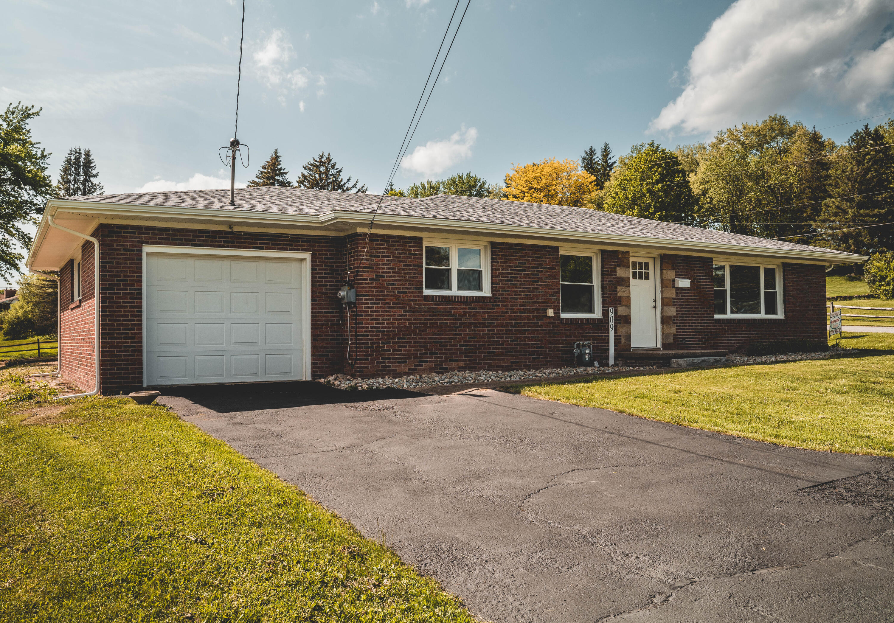 909 GREEN GLEN DR
