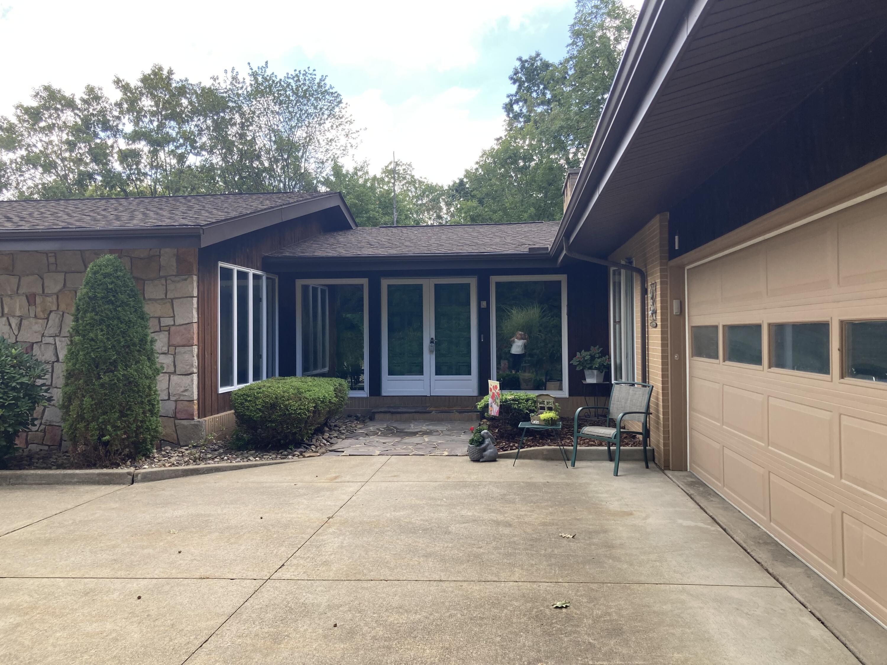 35 CATHERINE AVE