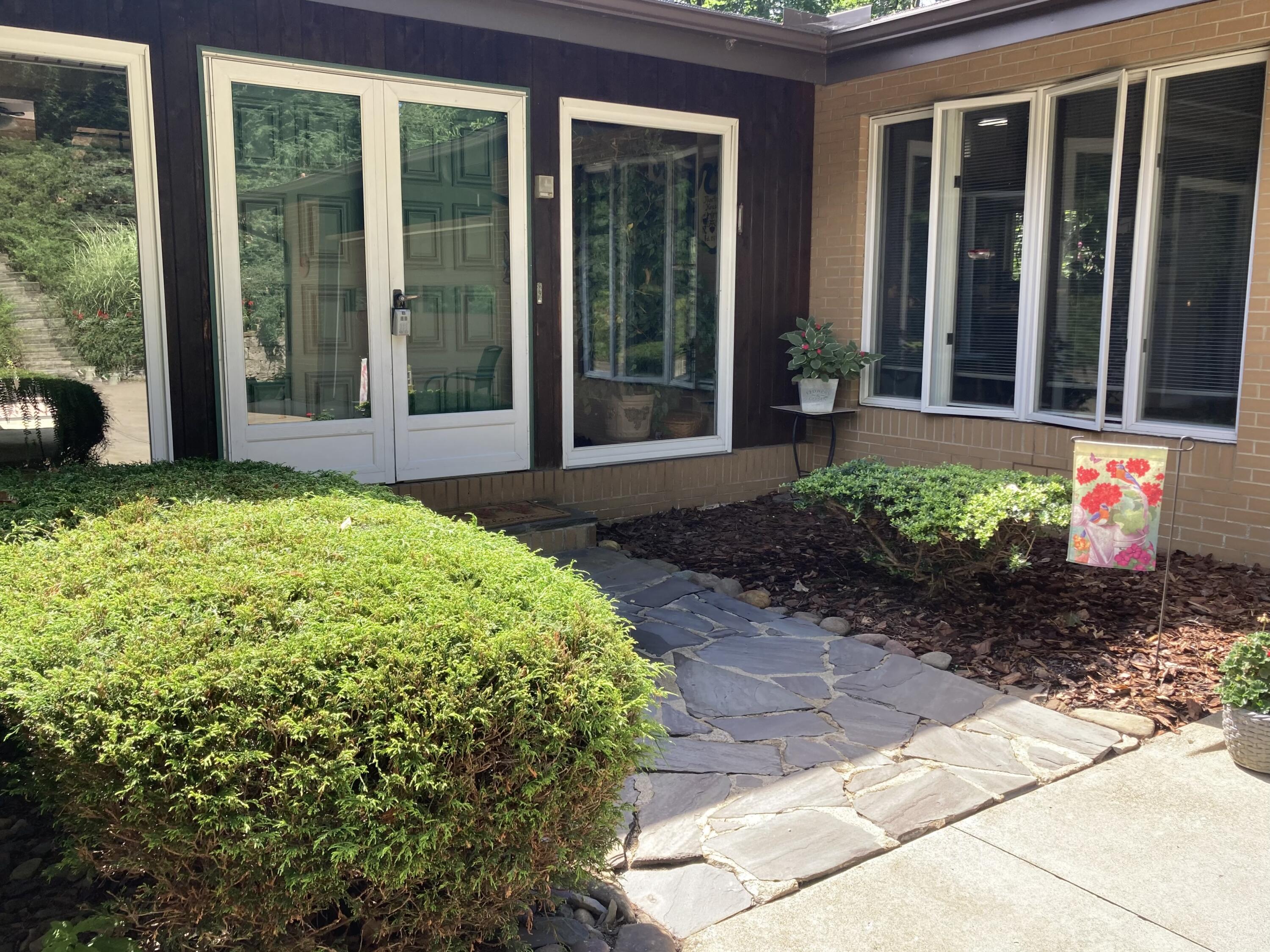 35 CATHERINE AVE
