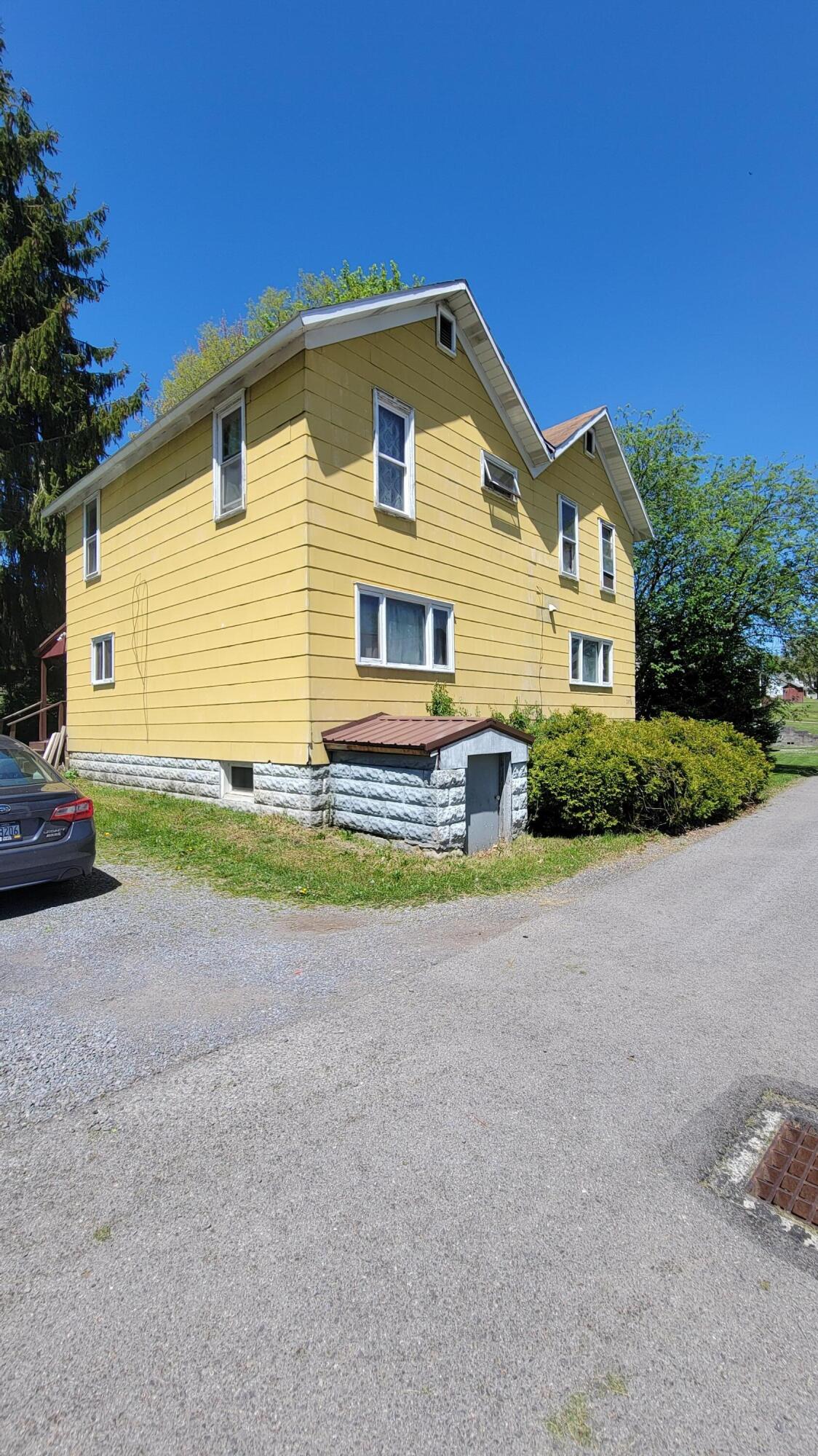 717 1/2 W WASHINGTON AVE