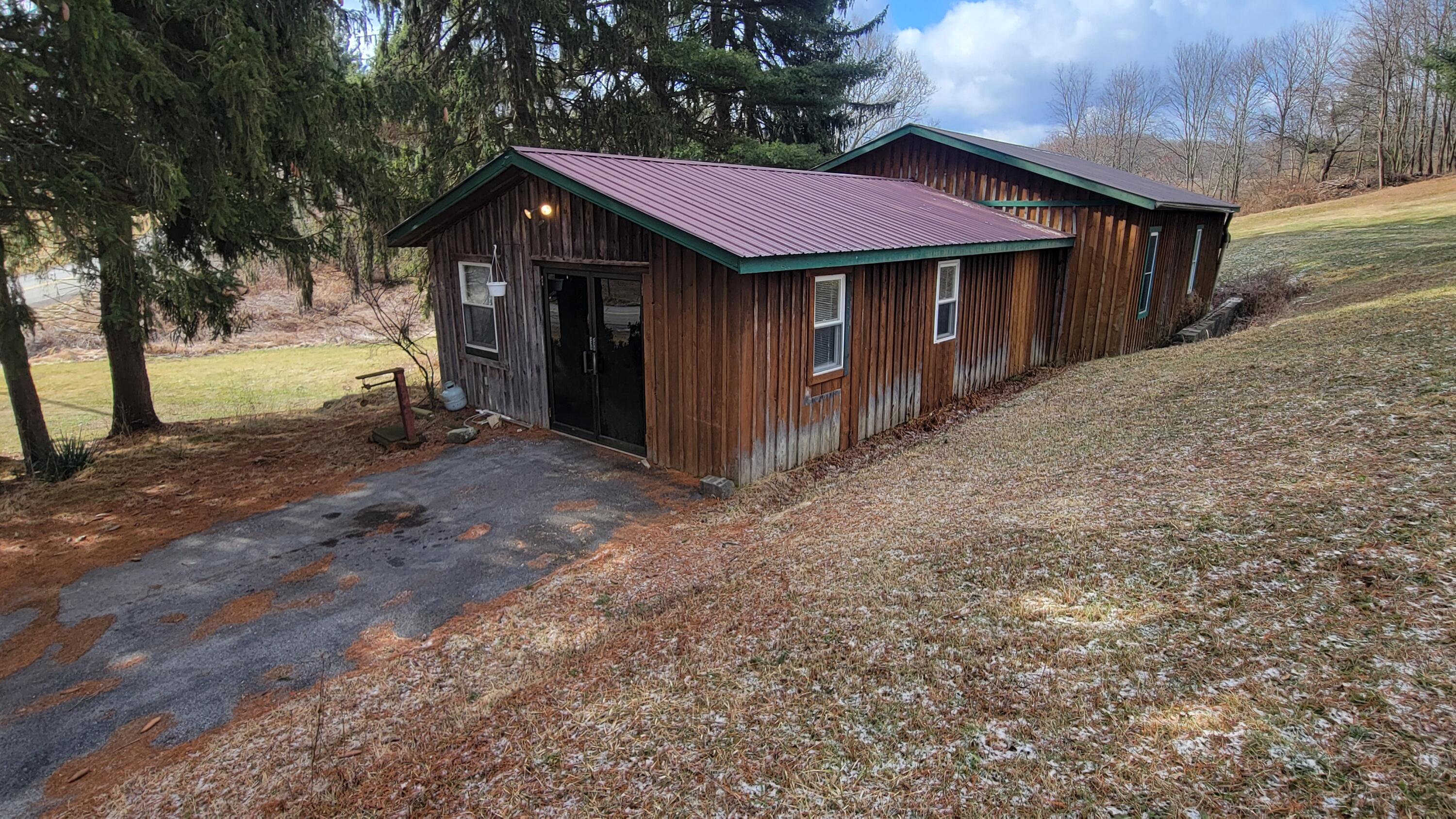 820 WAYNE RD