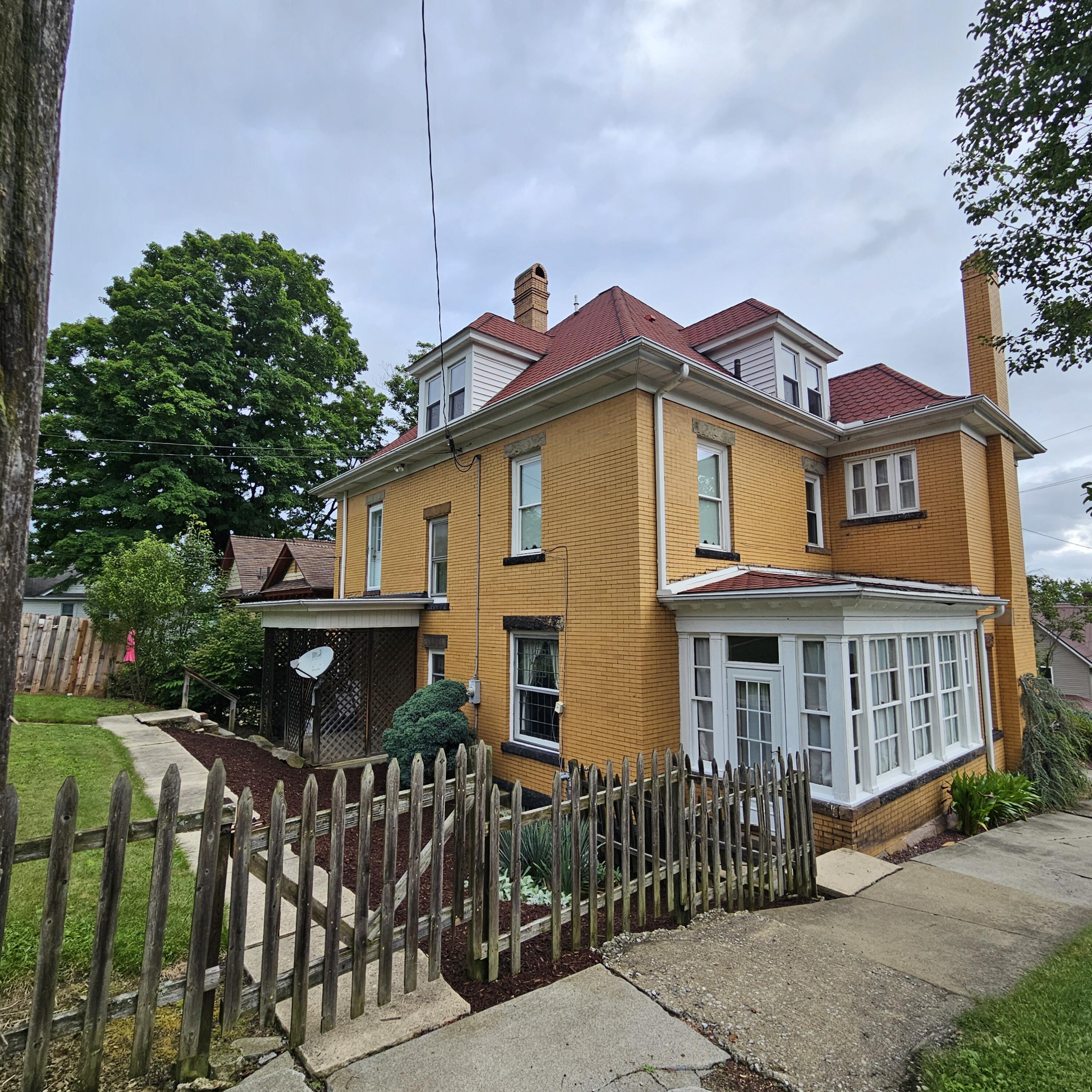 160 E LONG AVE