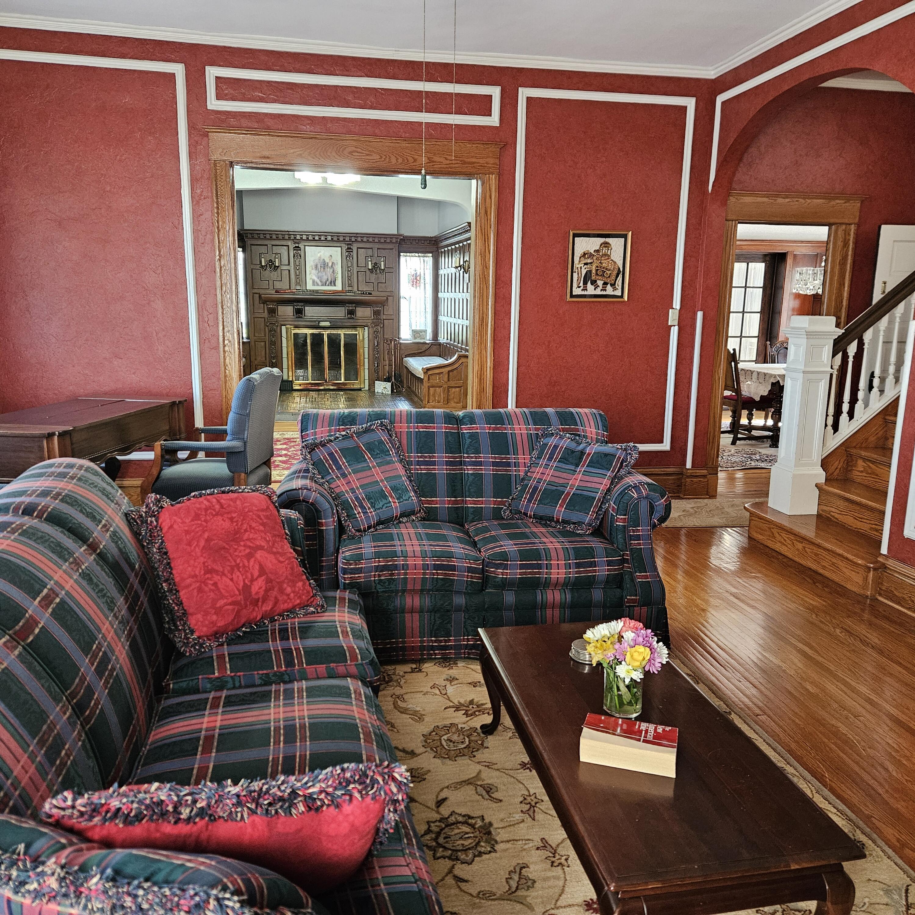 160 E LONG AVE