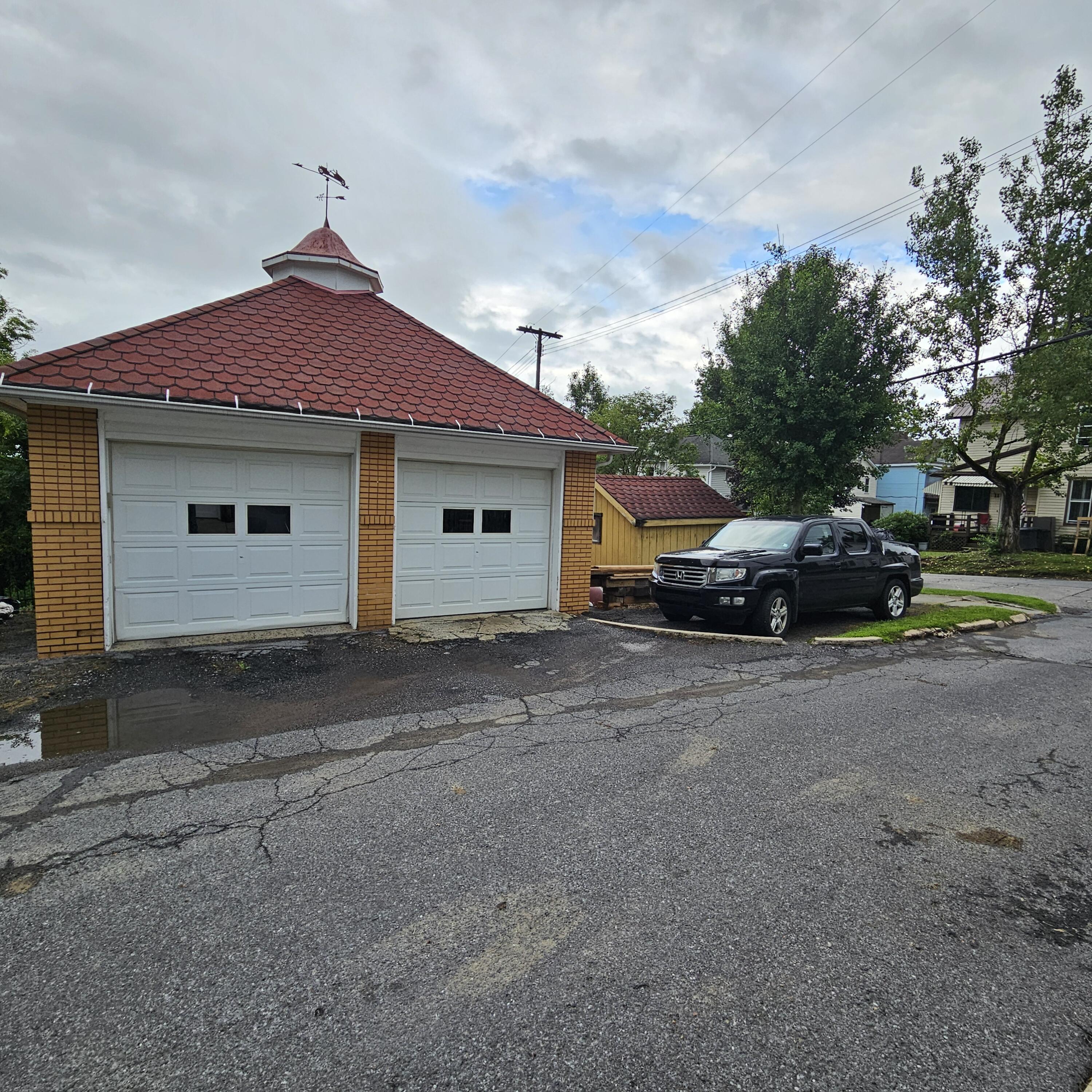 160 E LONG AVE