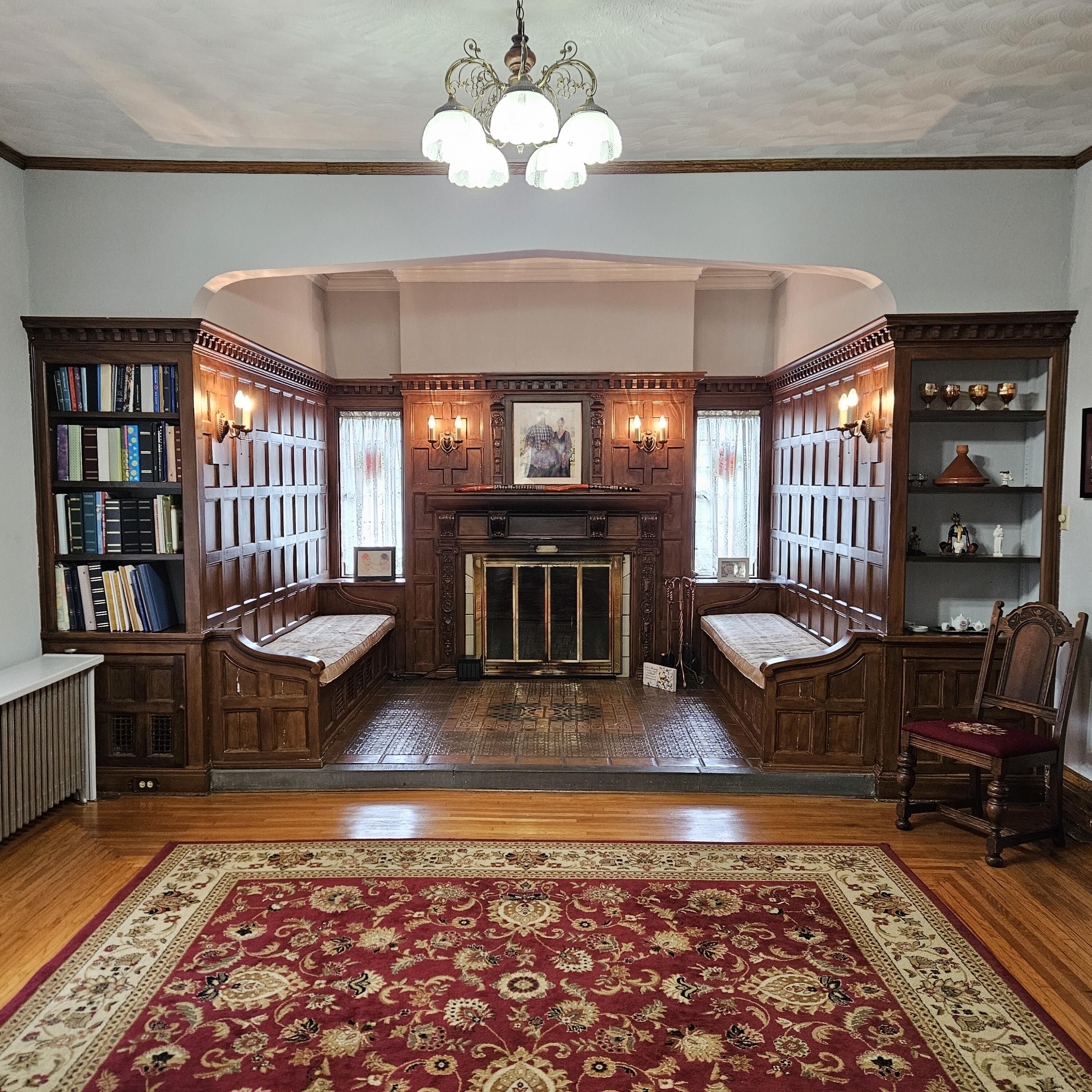 160 E LONG AVE
