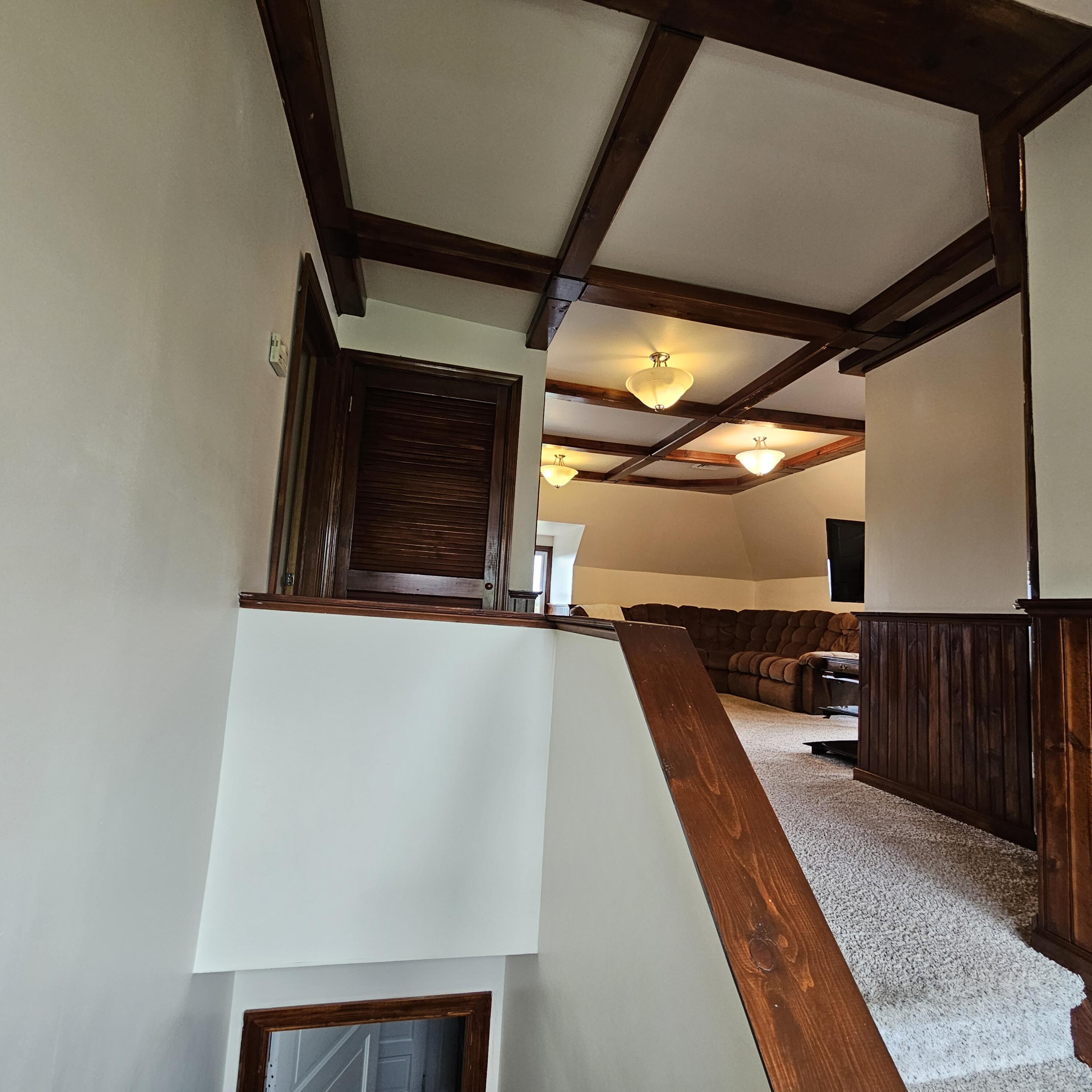 160 E LONG AVE